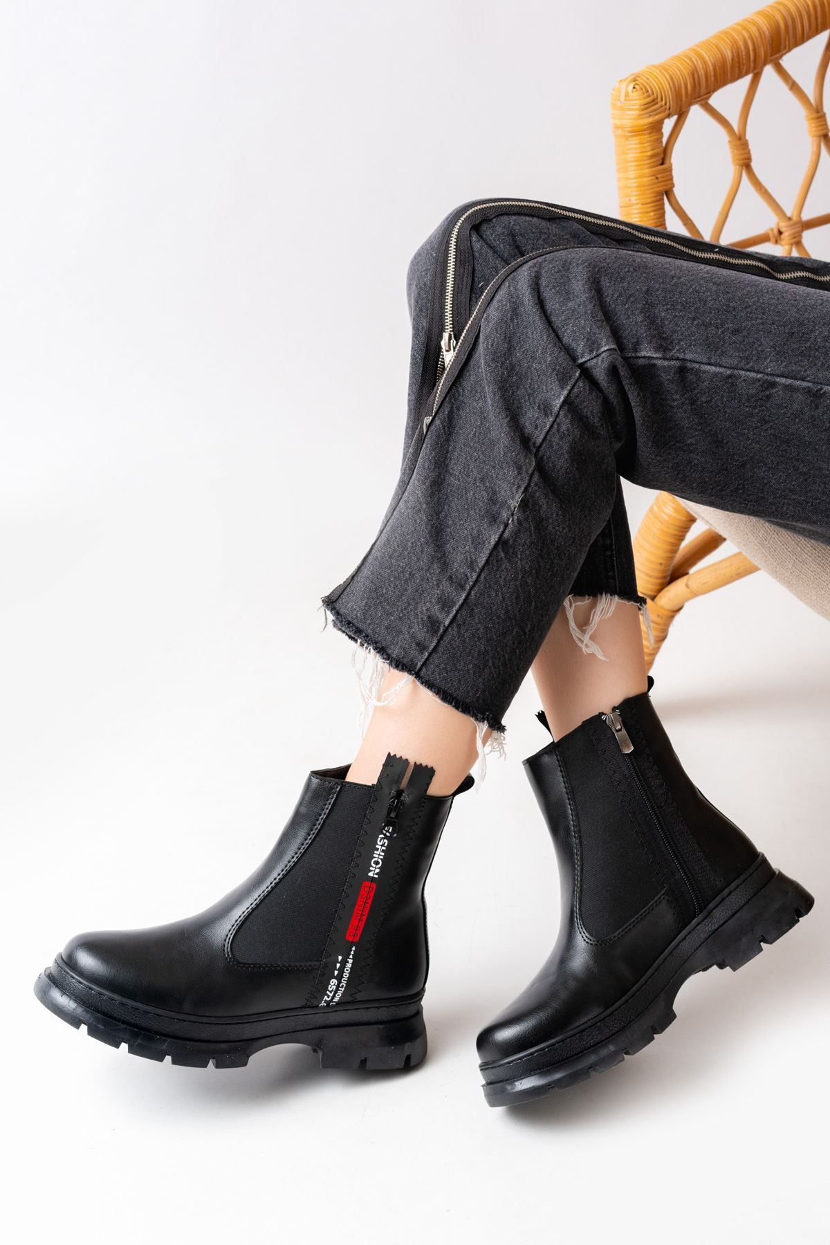 ASFSTORE ASM-086 Siyah Fashion Aksesuarlı Fermuarlı Günlük Kadın Bot