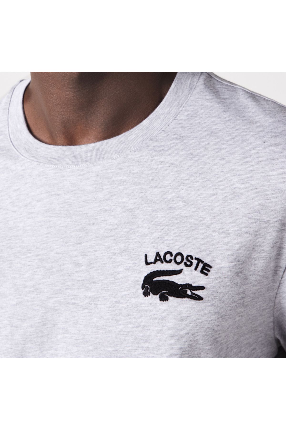 تی شرت خاکستری مردانه یقه دوچرخه مناسب طرح دار Lacoste