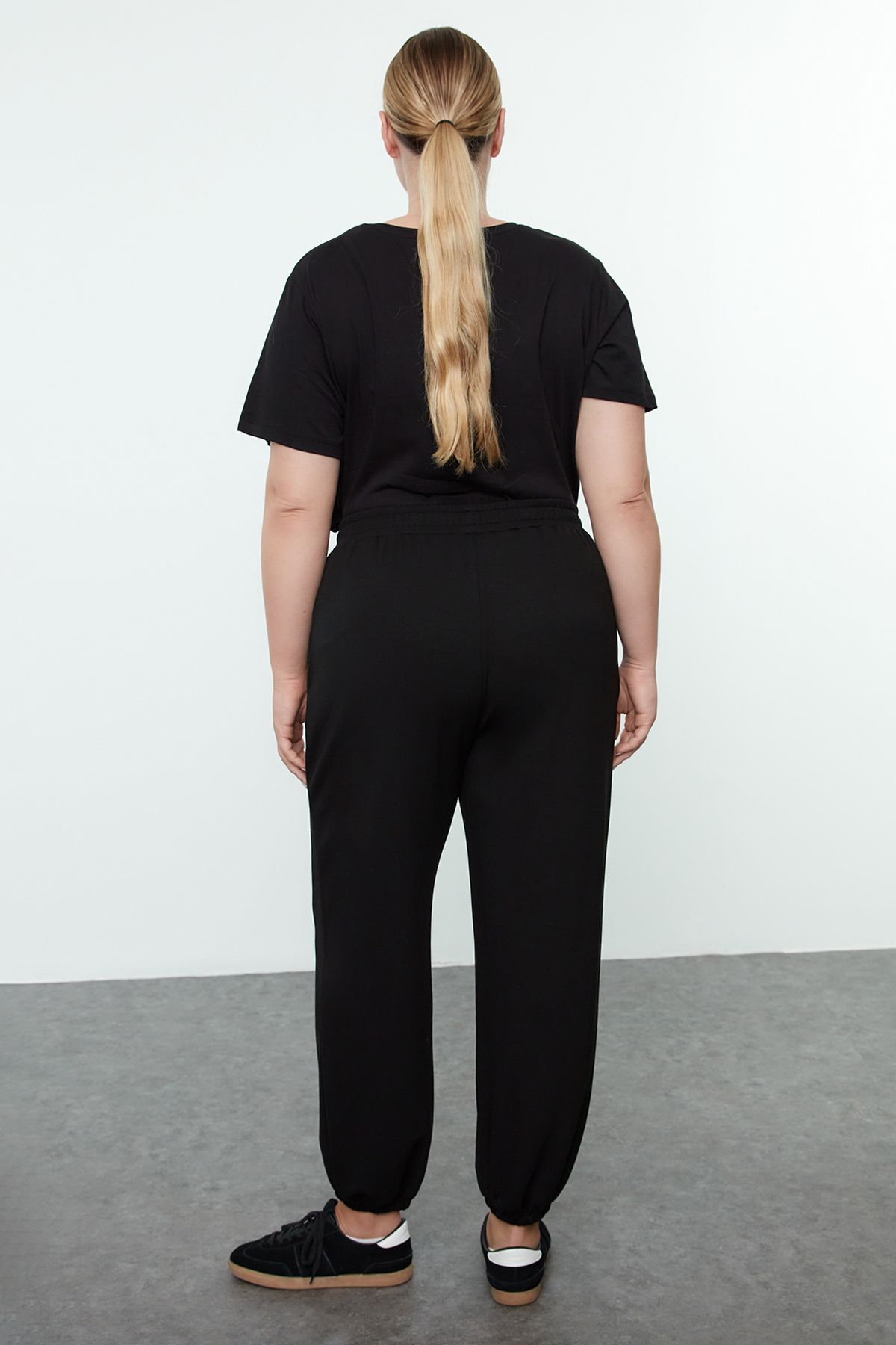 Trendyol Curve-Tepláky Soft Button Black Jogger - Plus Size Tbbaw25Aj00003 6