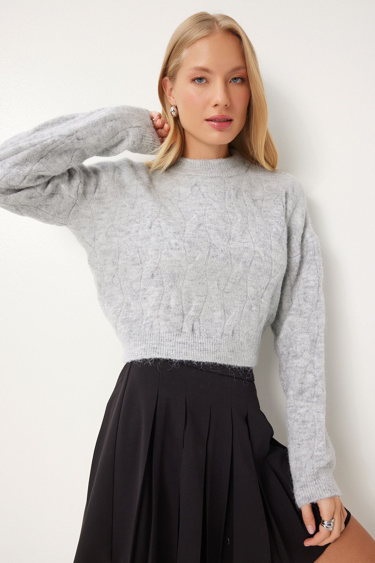 Happiness İstanbul Grauer Crop-Strickpullover für Damen – Texturierter MX00170