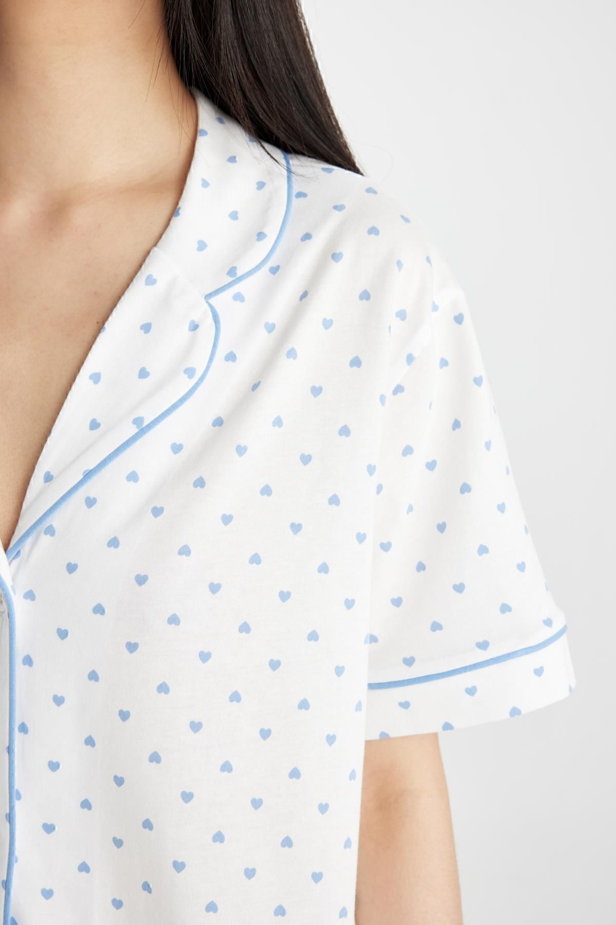 DeFacto-Pyjama-Set zum Verlieben – gemusterte, normale Passform, kurze Ärmel, Ober- und Unterteil mit Shorts D1527ax24sm 5