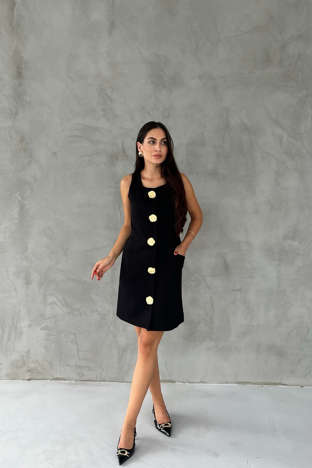 complete the look image