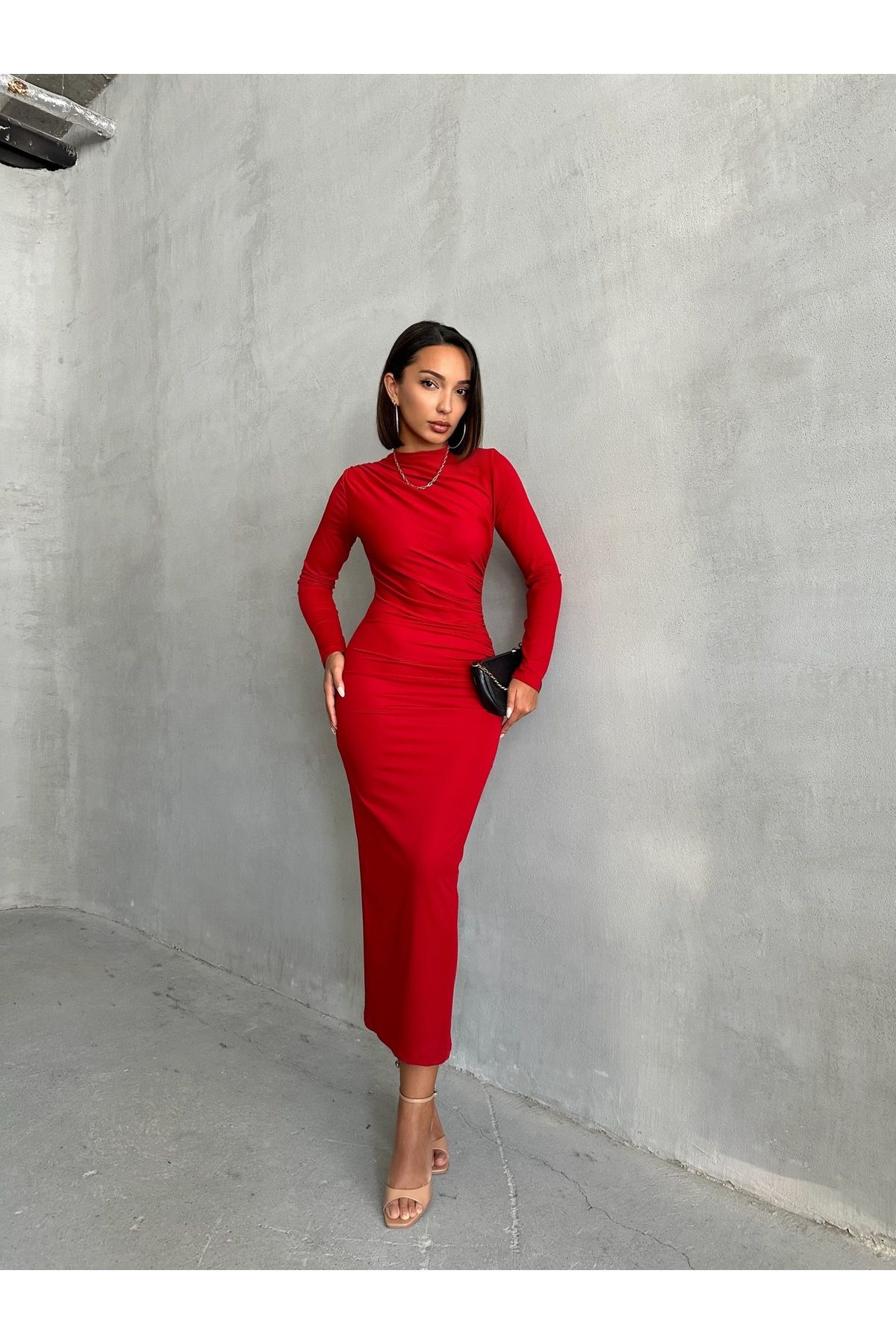 BEJNA Dlouhé červené dámské šaty - s podrobnostmi