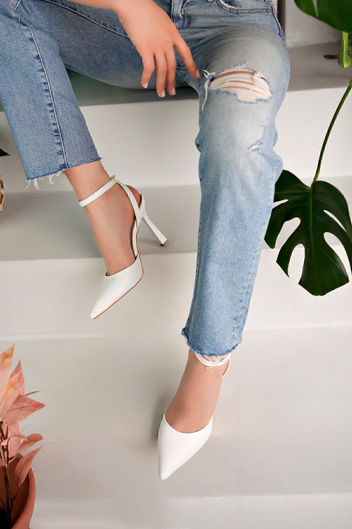 Entella Store  Kadın Beyaz Bantlı Topuklu Ayakkabı - Görsel 3