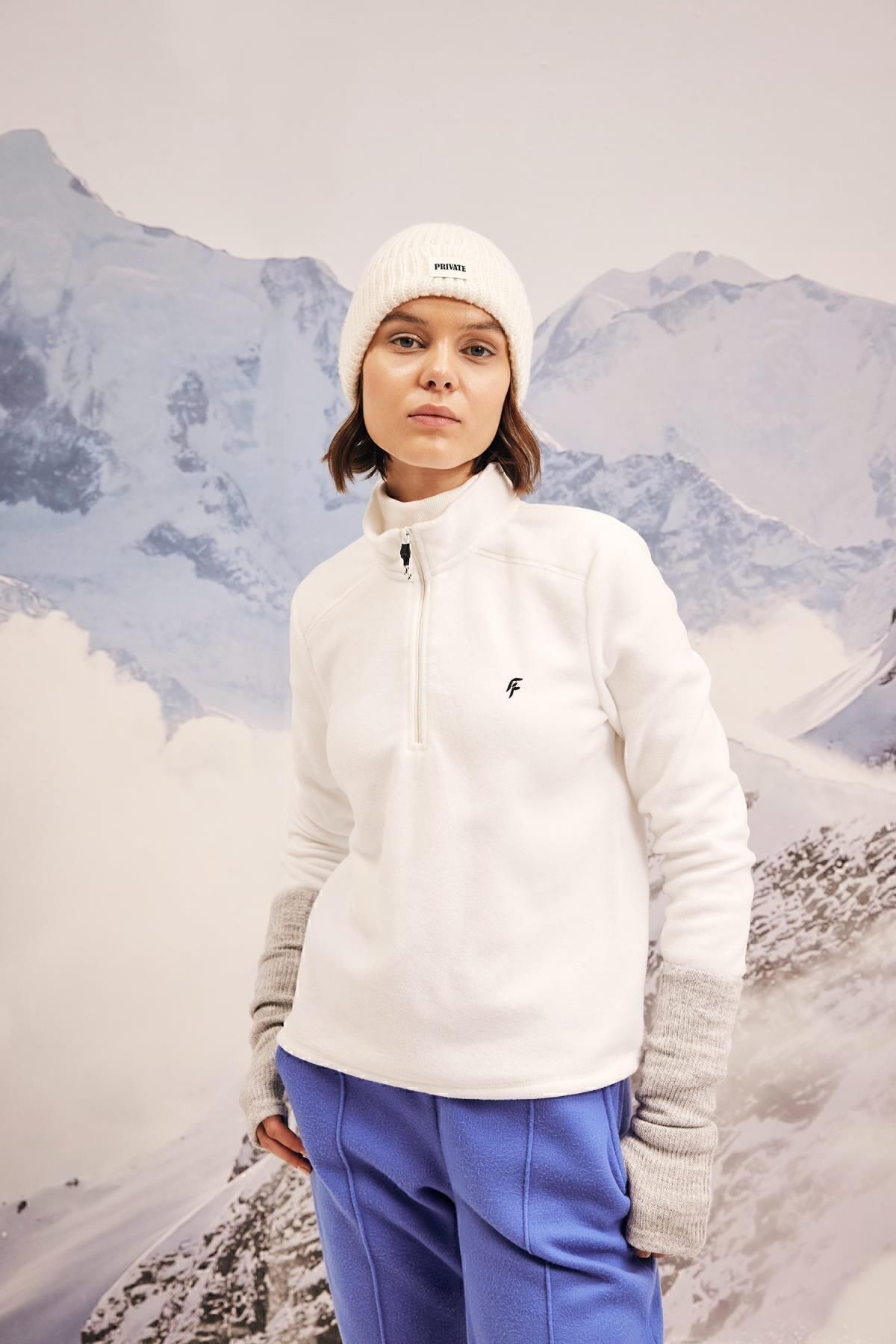 DeFacto-Bedrucktes Fleece-Sweatshirt mit Reißverschlusskragen und Standardpassform A4501ax23wn 1