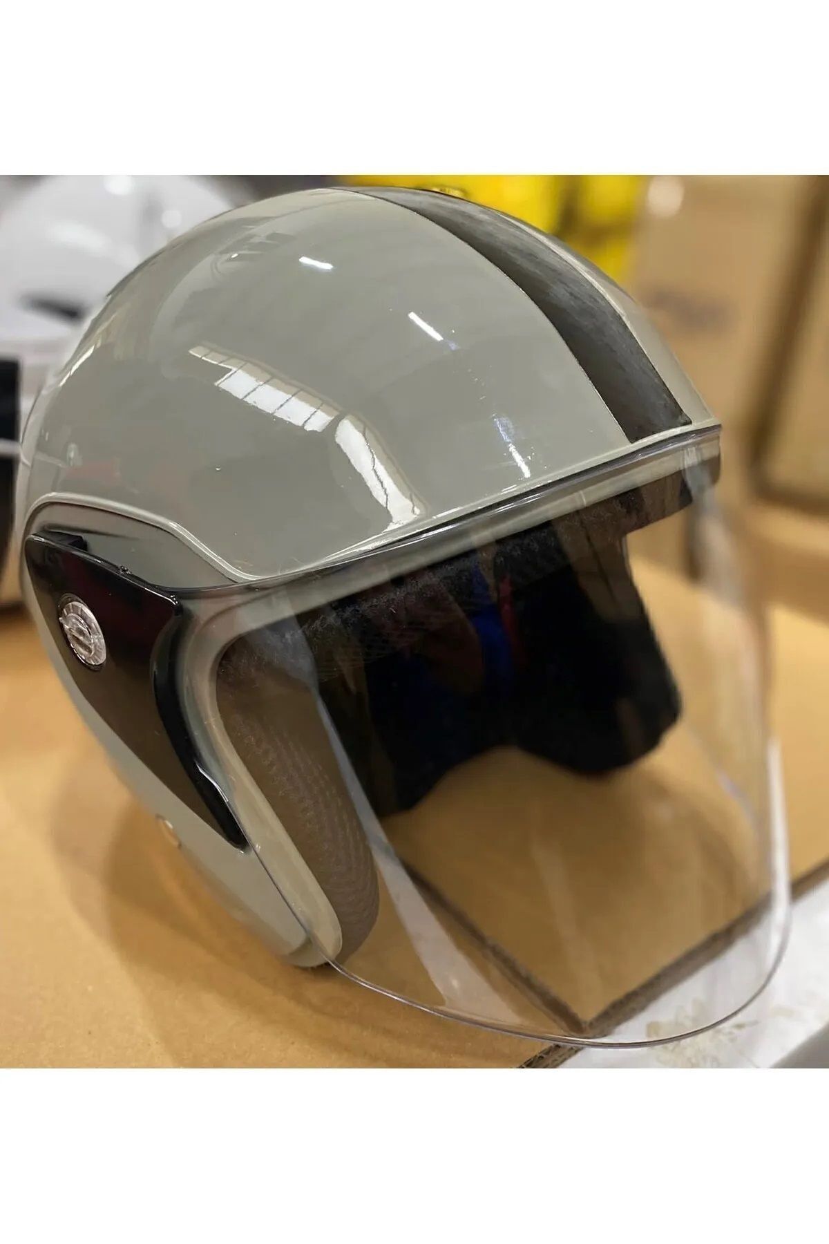 demi casque de moto caractéristique incassable