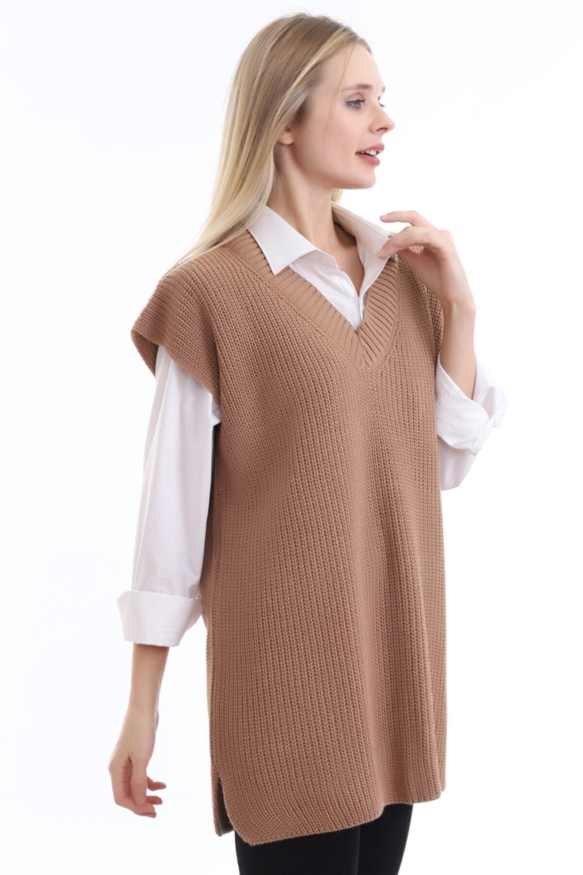 Kadın V Yaka Yırtmaçlı Triko Süveter Kahve Oversize