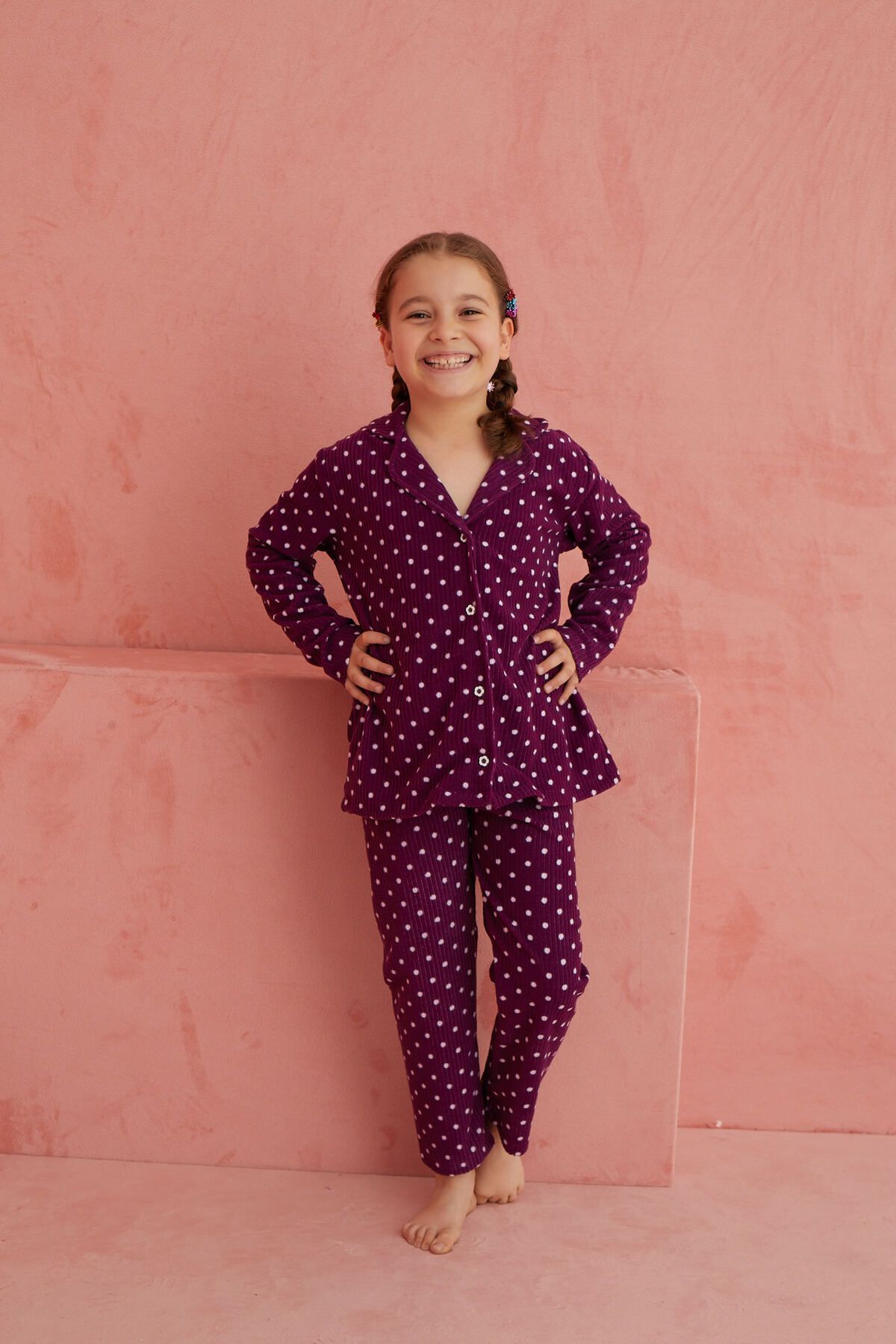 ELİTOL-Fleece-Pyjama-Set – lilafarbenes Punktmuster und Knopfleiste vorne 3