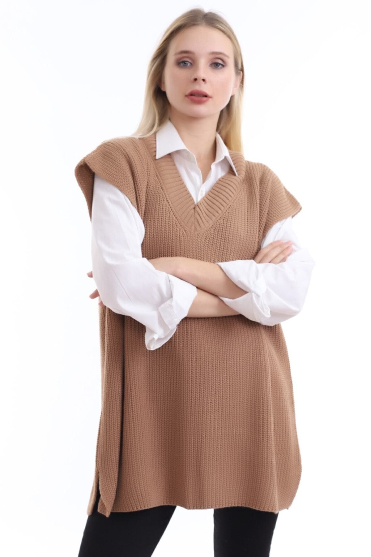 Kadın V Yaka Yırtmaçlı Triko Süveter Kahve Oversize