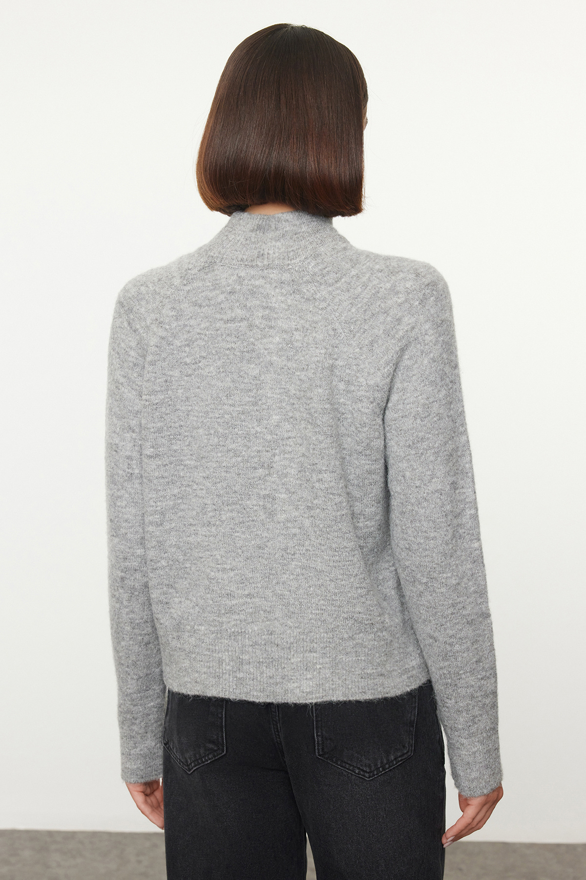 Trendyolmilla  Gri Yünlü Dik Yaka Triko Kazak TWOAW25KZ00043 - Görsel 5