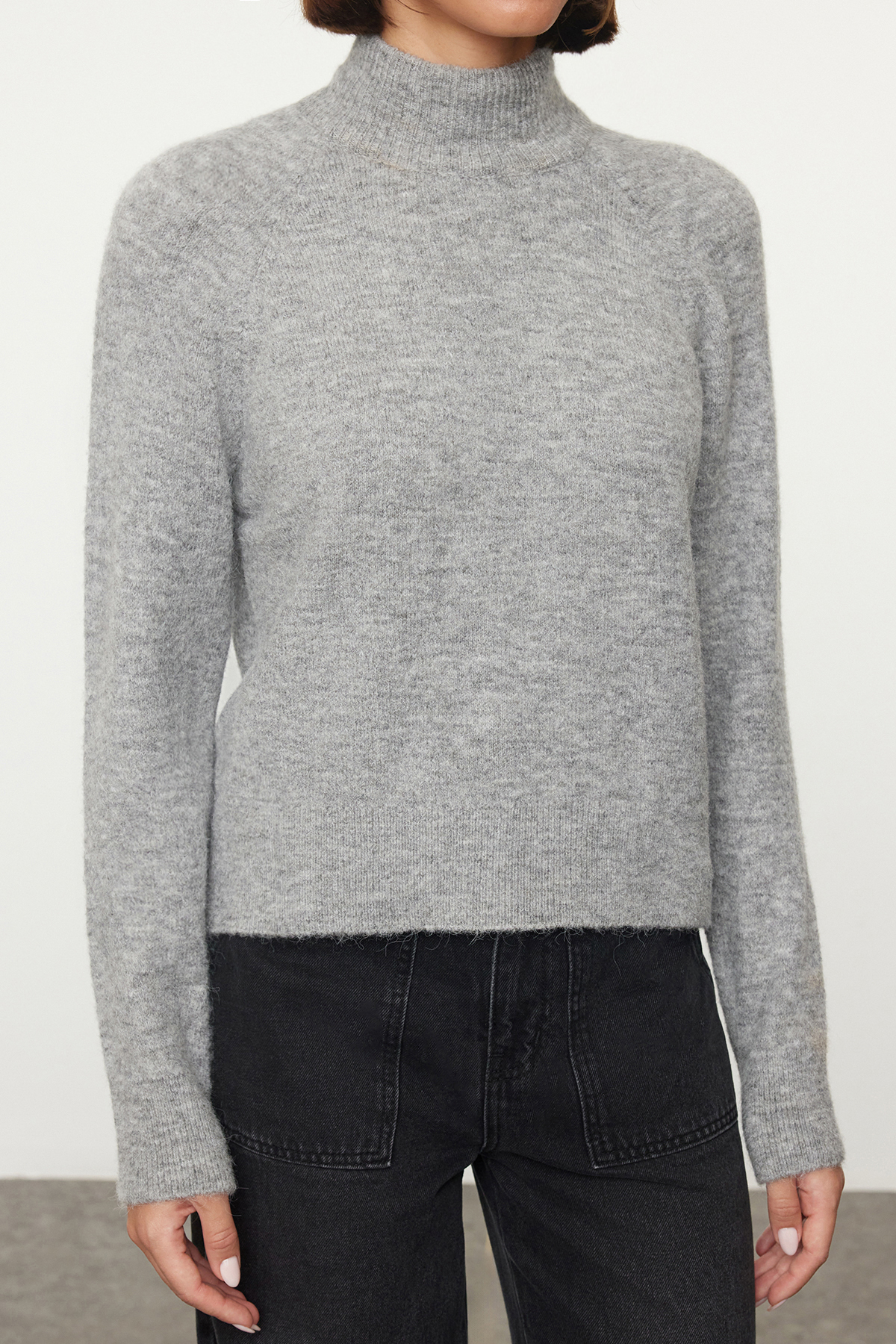 Trendyolmilla  Gri Yünlü Dik Yaka Triko Kazak TWOAW25KZ00043 - Görsel 3