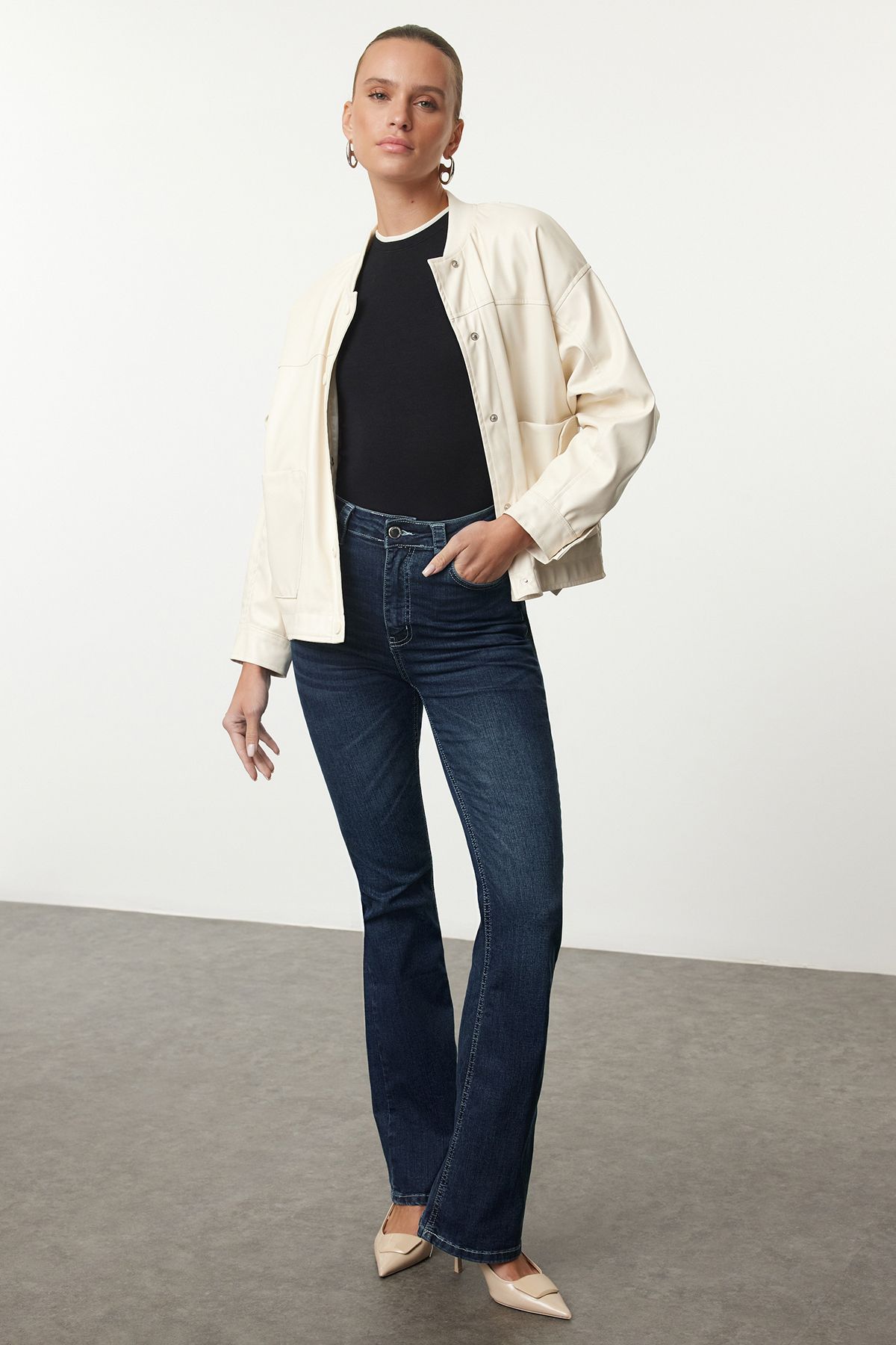 Trendyol Collection Jeansy Dzwony W Kolorze Niebieskim Z Wysokim Stanem - Twoaw25je00312 Kobieta - 38