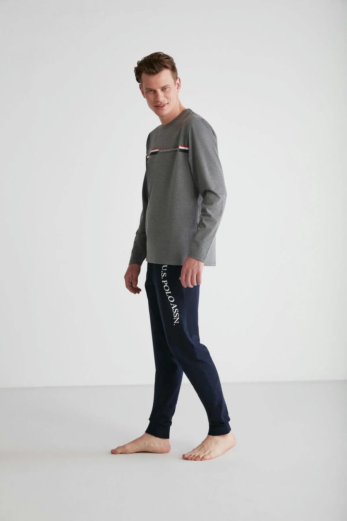 ست پیژامه خاکستری مردانه پایه. پولو اسن. لباس خواب راه یقه گرد U.S. Polo Assn.