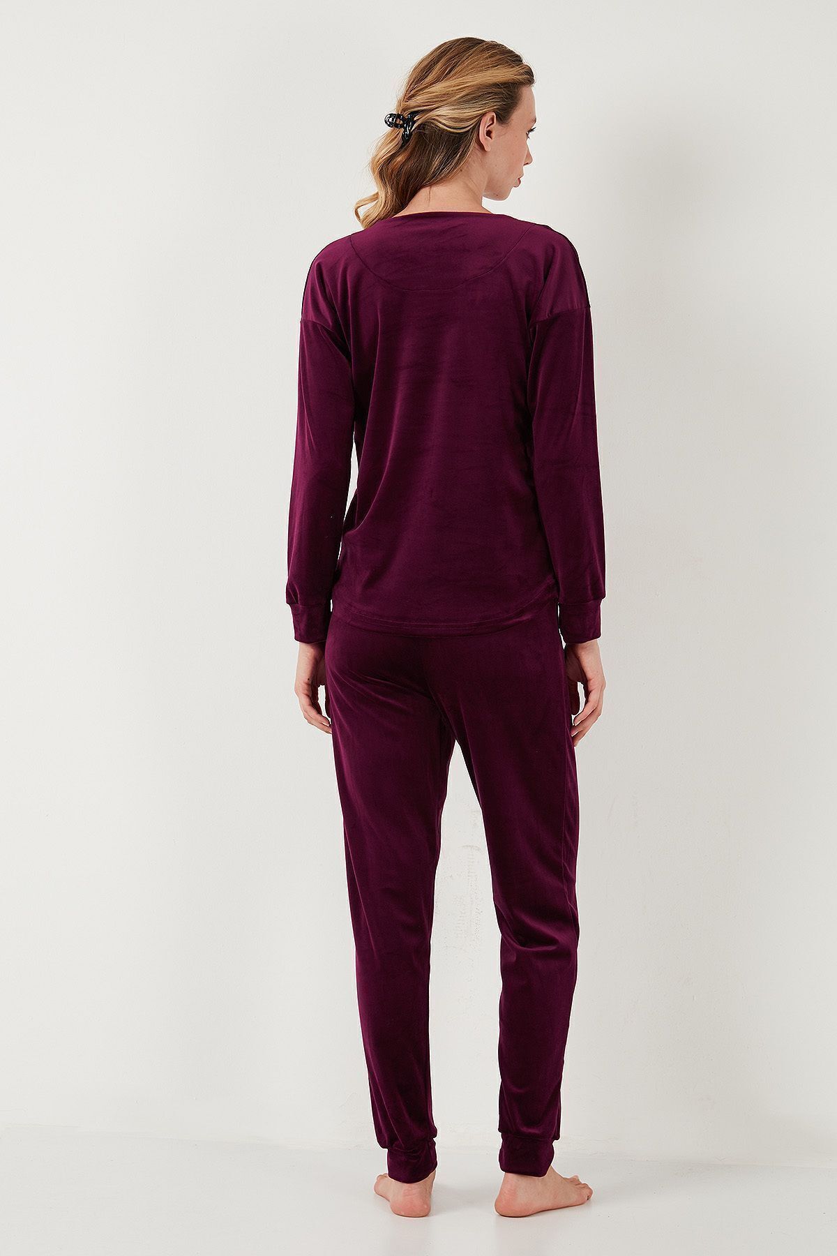 Lela-Soft Velvet Crew Neck Pajama Set - Standard Fit Pajama Set 6094201 7
