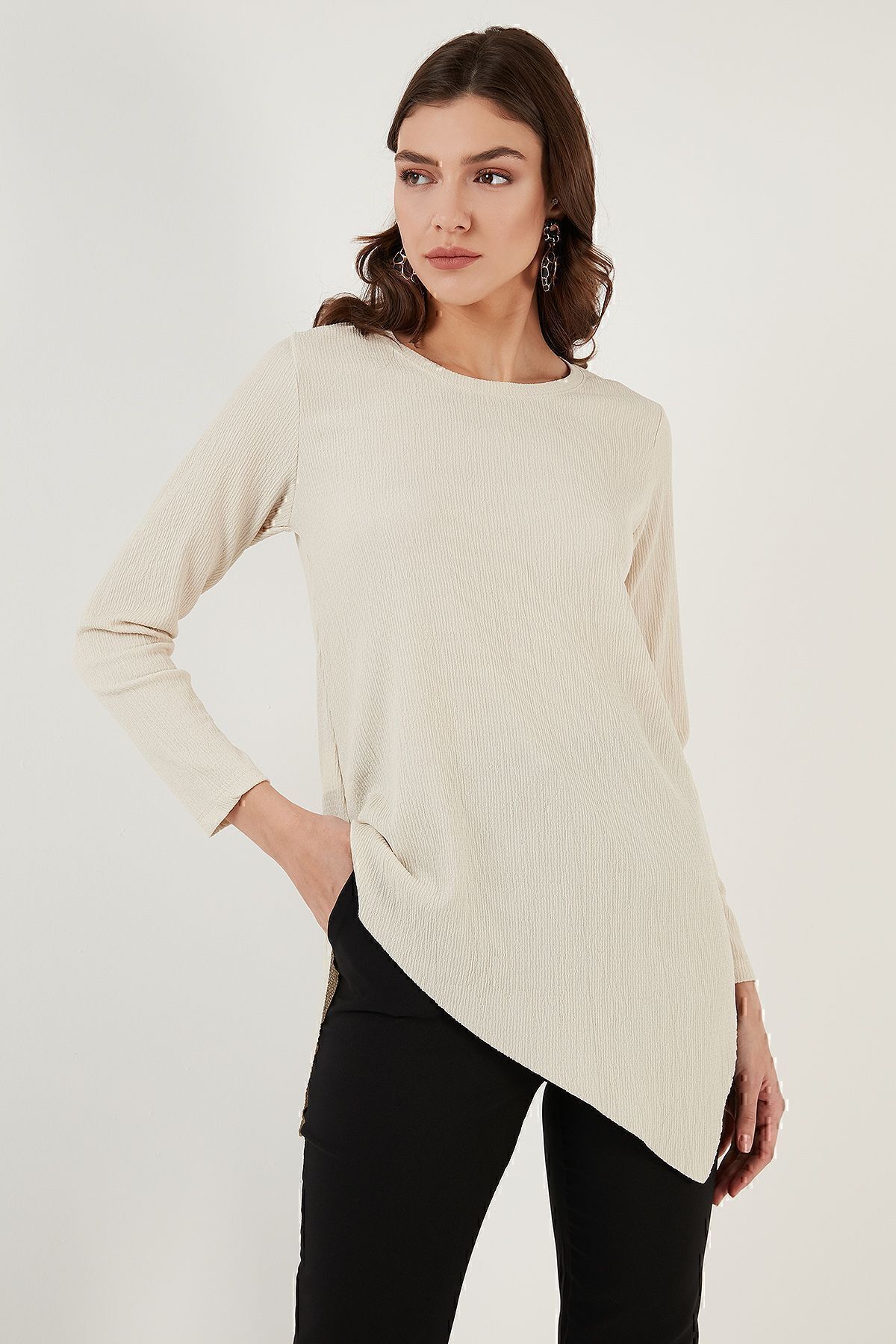 Lela-Crew Neck Stretchy Textured Asymmetrical Blouse Blouse 5864971 4
