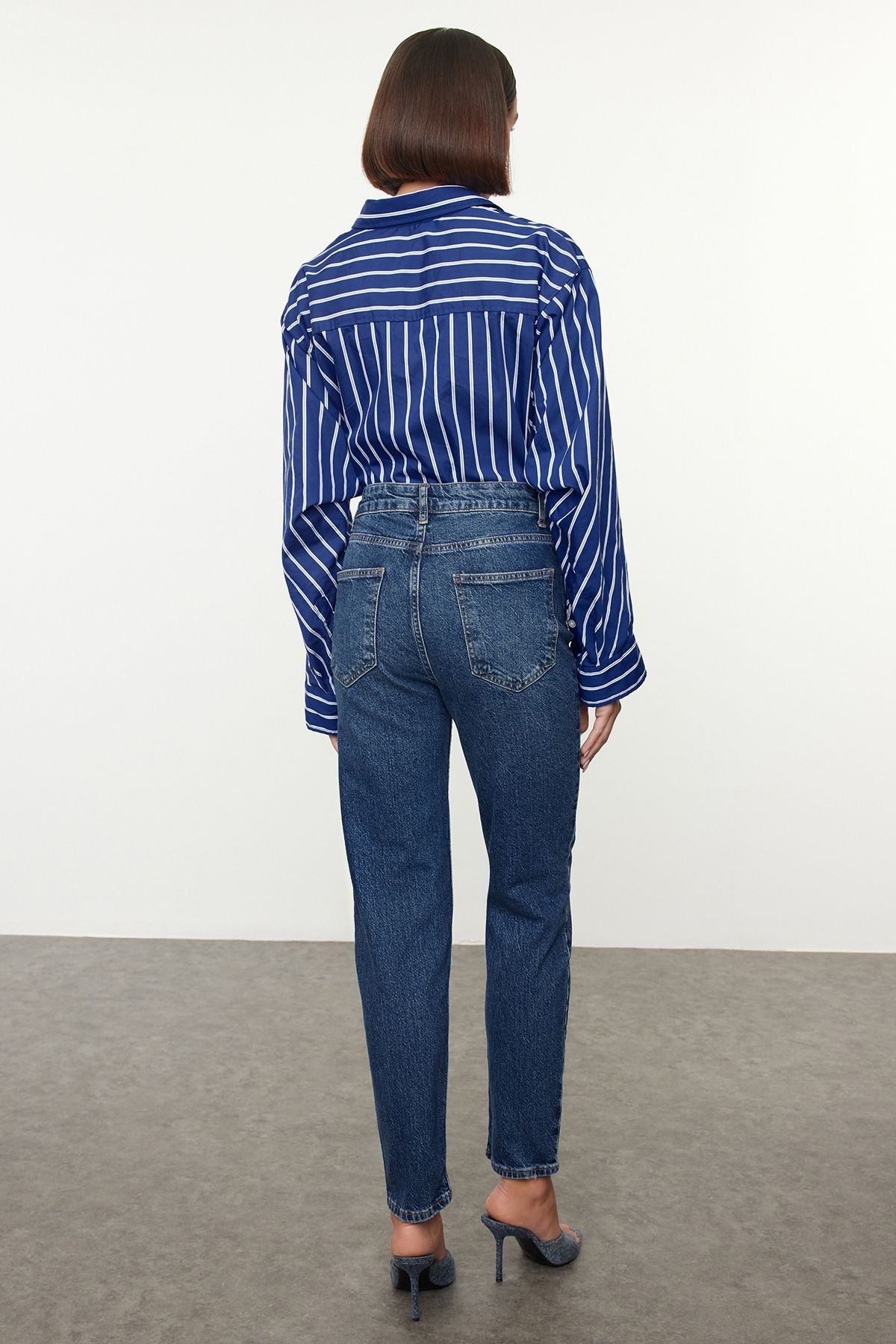 Trendyol Collection-Blugi Mom Blue cu talie înaltă - Confort TWOAW25JE00172 5