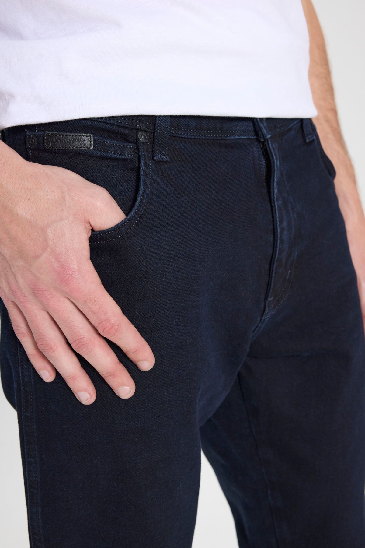 شلوار جین آبی مردانه تگزاس باریک و برش نرم کمر تیره انعطاف پذیر Wrangler