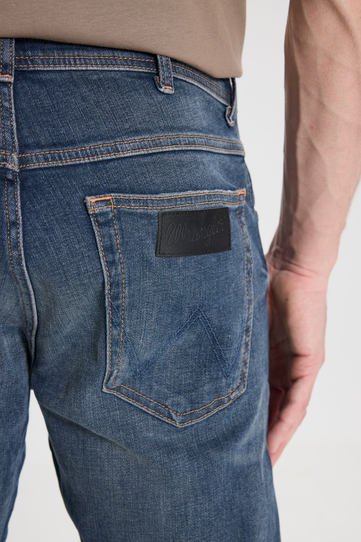 شلوار جین آبی مردانه LARSTON SLIM FIT BRAT BARD کمر کم باریک و انعطاف پذیر Wrangler