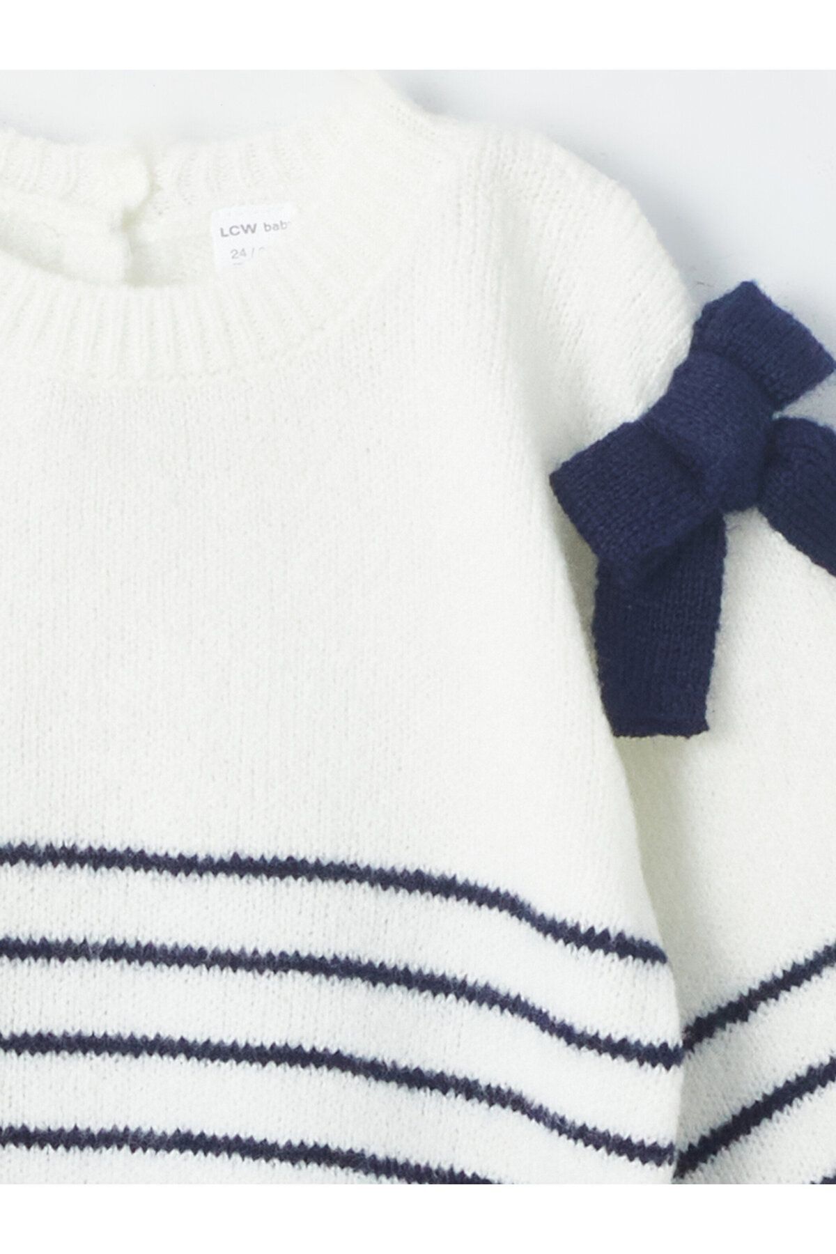 LC Waikiki-Set aus gestreiftem Strickpullover, Shorts und Strumpfhosen für Babys mit Rundhalsausschnitt 3