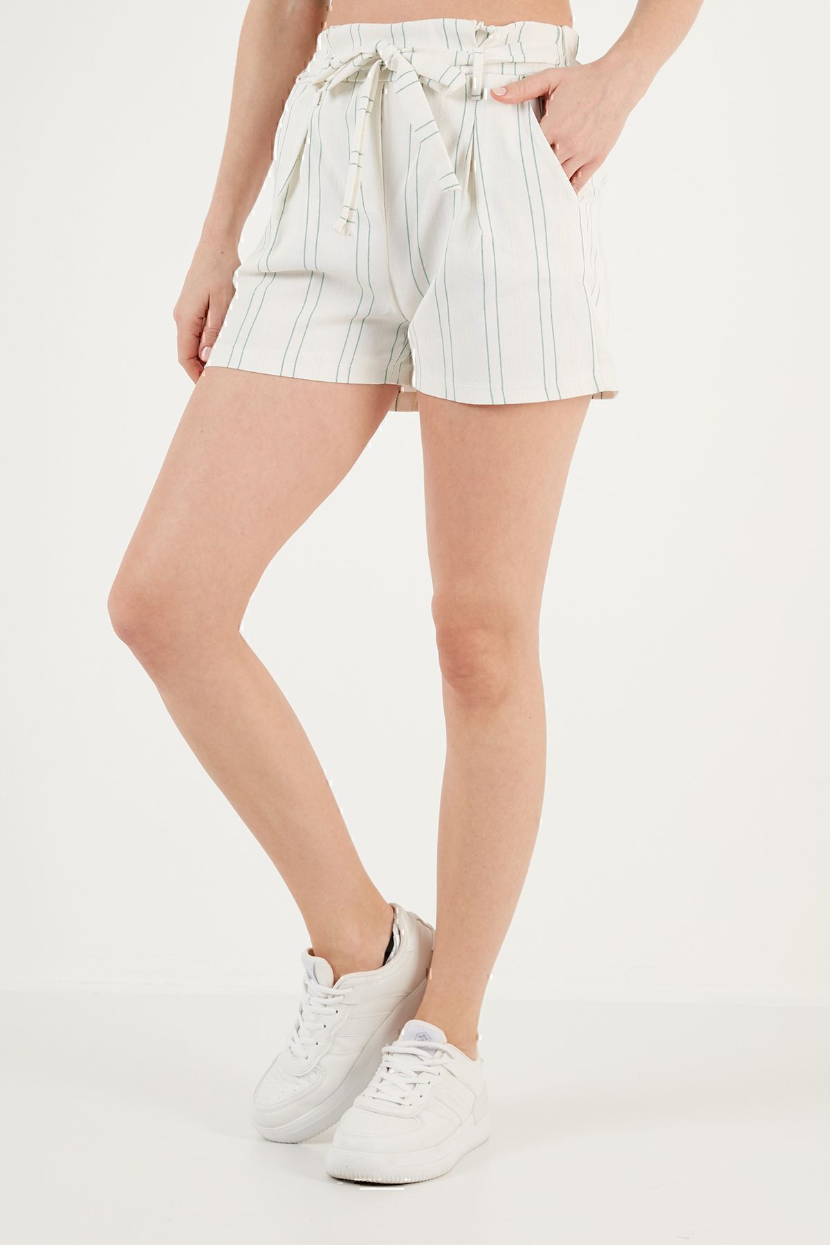 Lela-Pantaloni scurți slim cu buzunar legat cu talie în dungi SHORT5865261 2