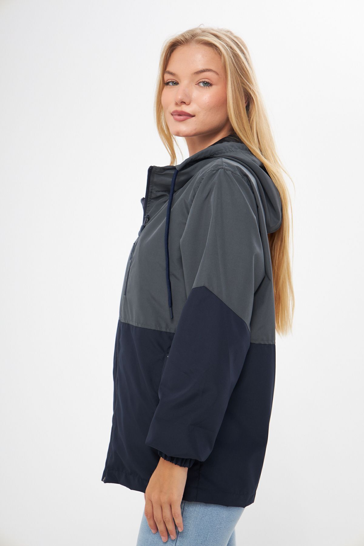 river green  Kadın Antrasit-lacivert Iki Renk Astarlı Rüzgar Geçirmez Kapüşonlu Cepli Yağmurluk - Görsel 4