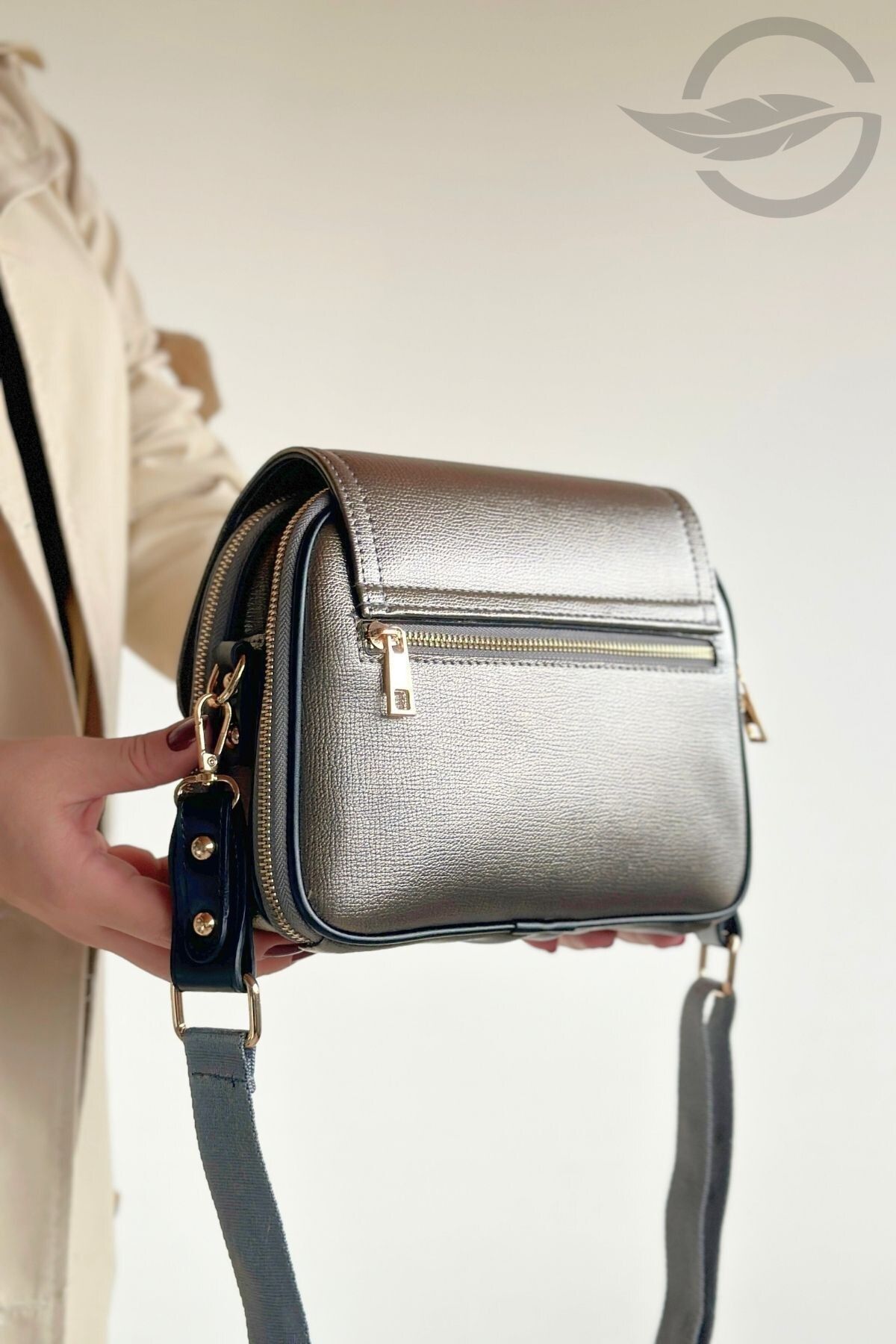 GALB LEATHER-حقيبة كتف نسائية أنيقة وعملية ومتوسطة الحجم مع غطاء متعدد الأقسام 8