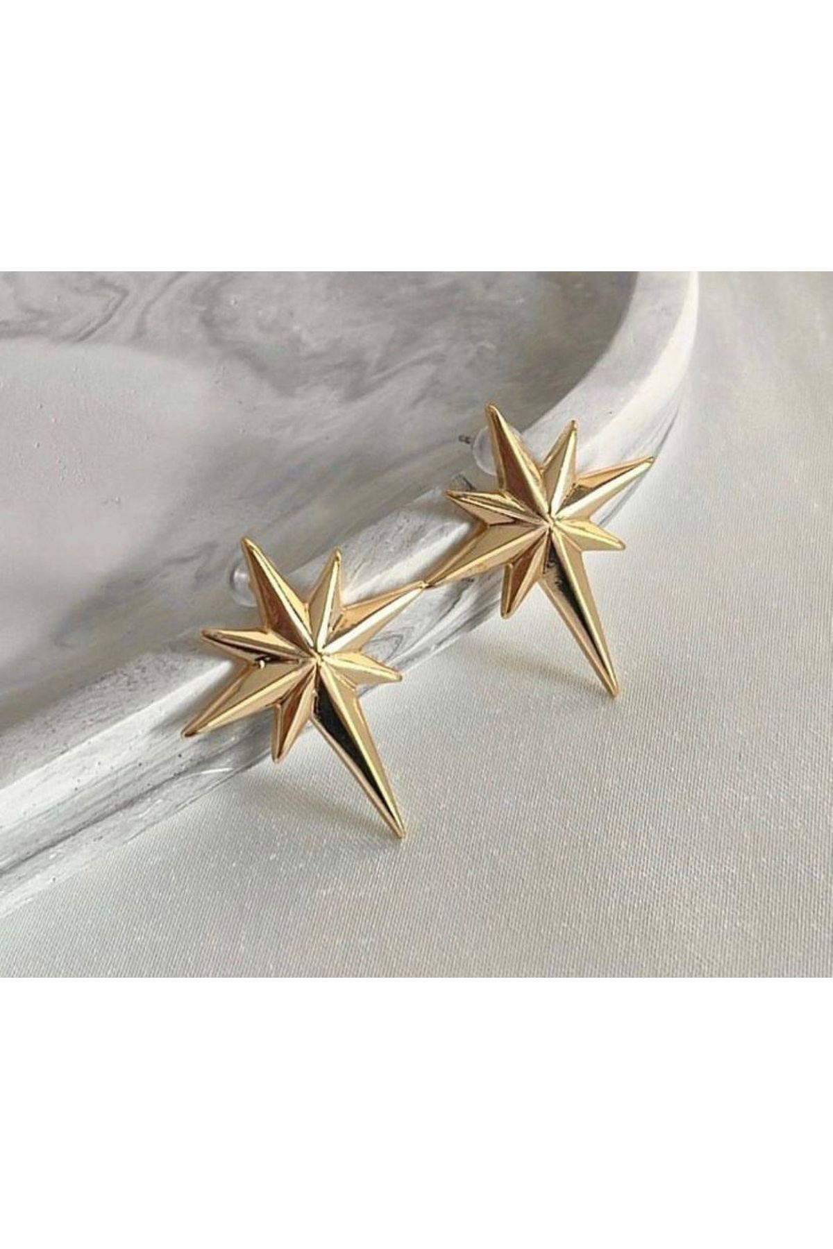 MEECY-Star Patterned Pole Earrings 1