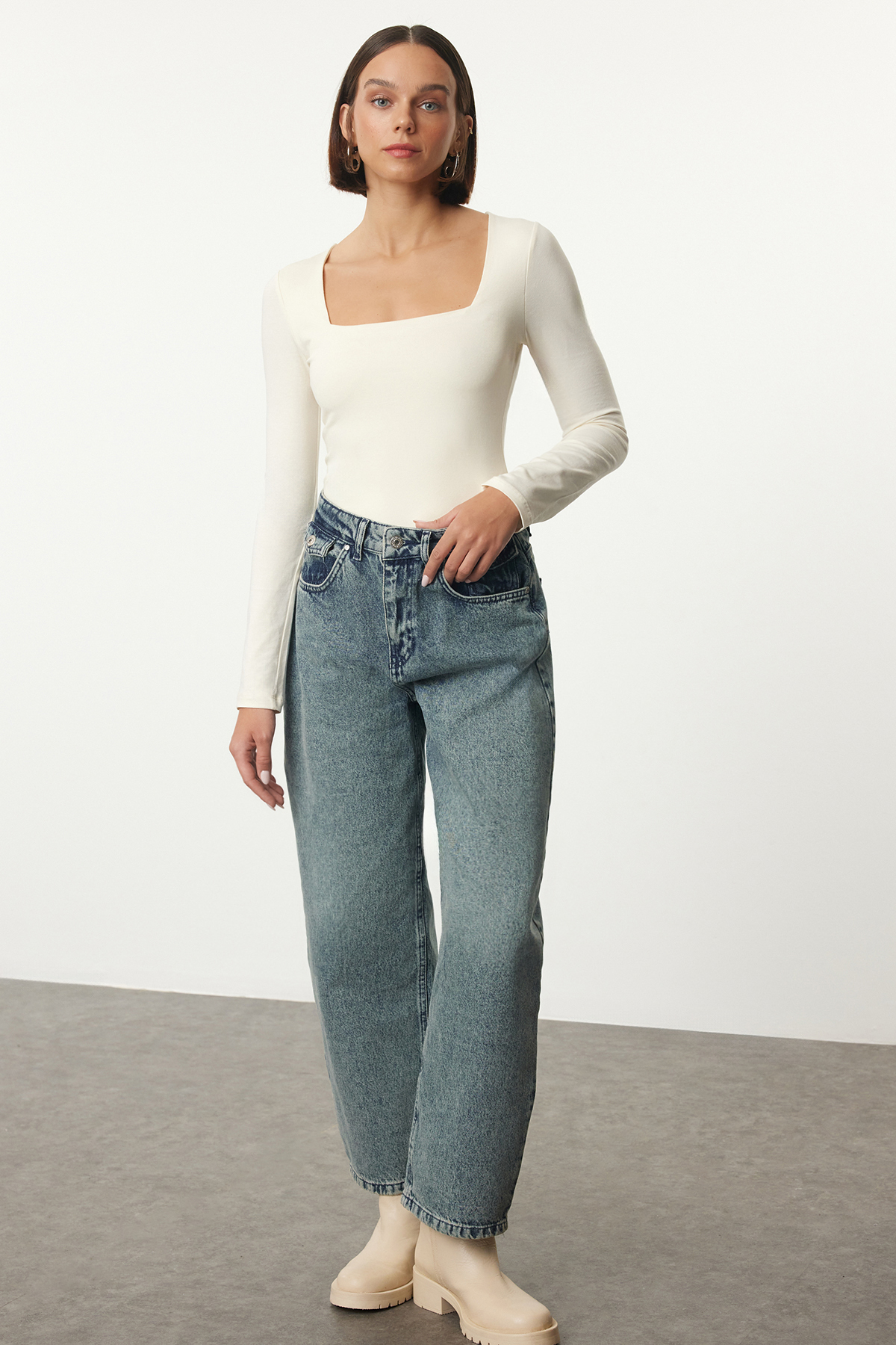 Trendyolmilla  Ekru Pamuklu Kare Yaka Regular Fit Örme İnce Bluz TWOAW24BZ00016 - Görsel 2