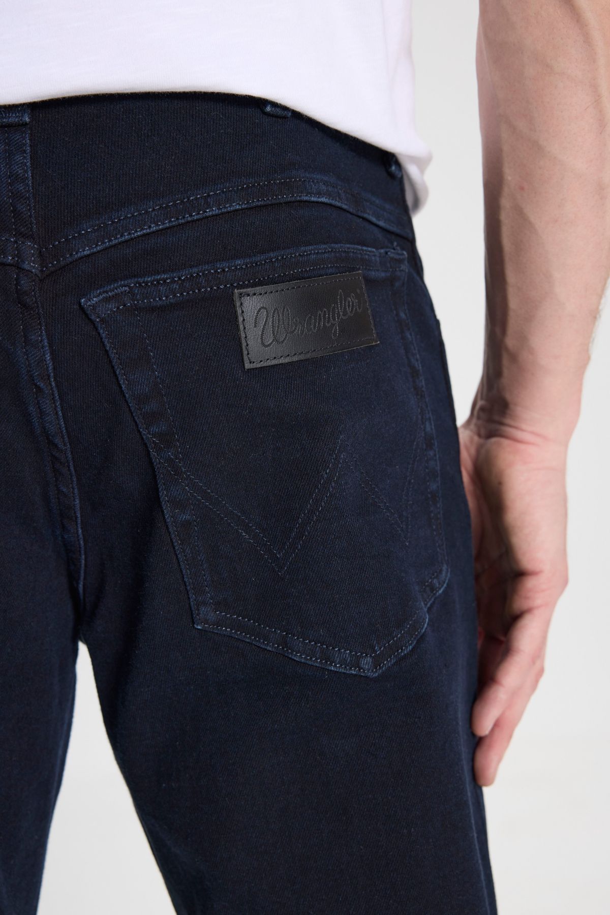 شلوار جین آبی مردانه تگزاس باریک و برش نرم کمر تیره انعطاف پذیر Wrangler
