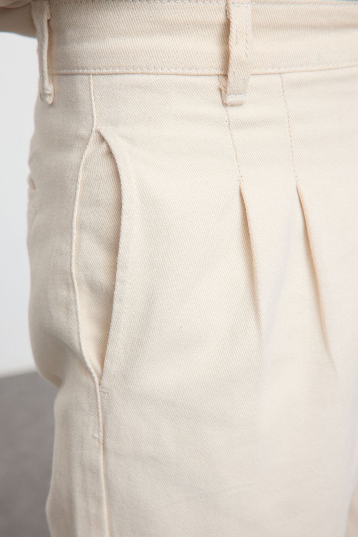 Trendyol Collection-Gewebte Gabardine-Hose aus 100 % Baumwolle, Ballon-Passform, Unisex – TMNAW25PL00007 4