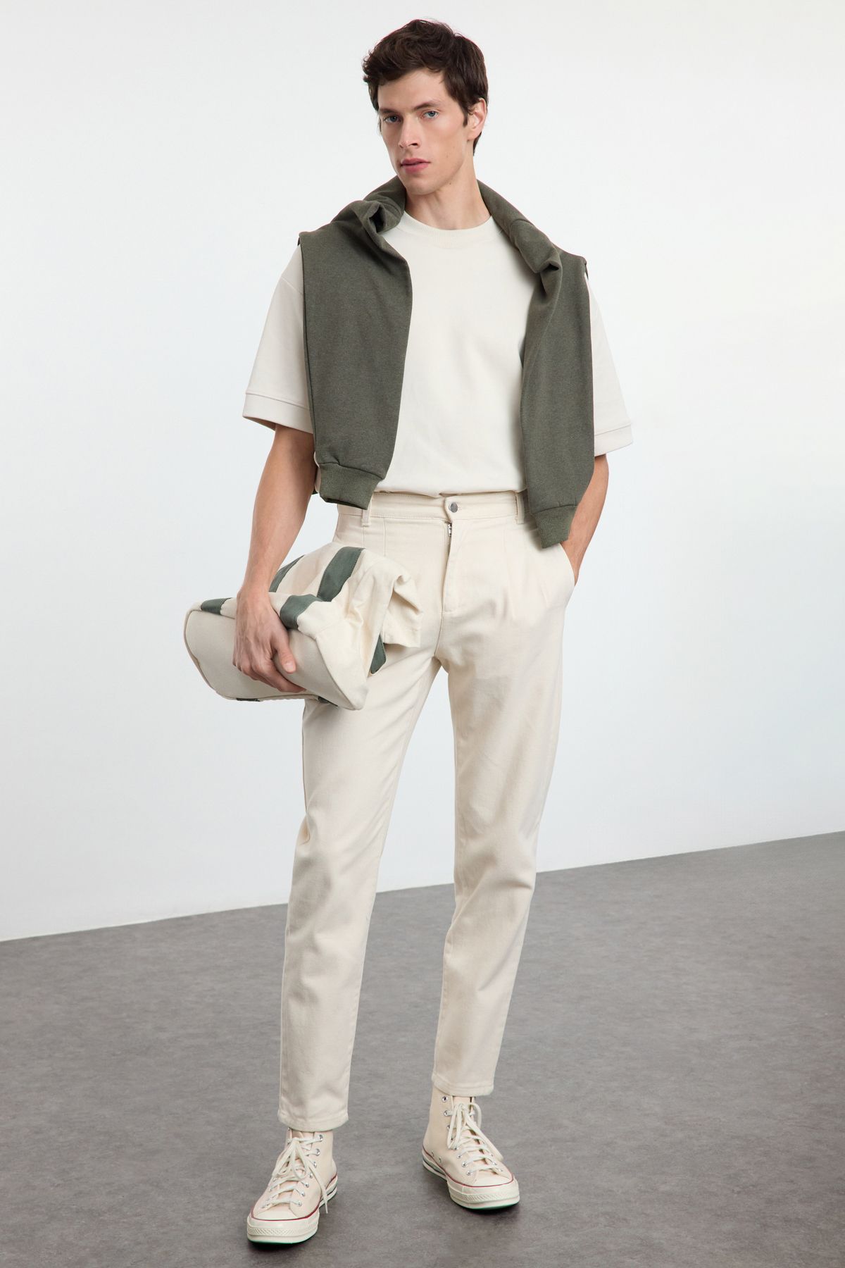 Trendyol Collection-Gewebte Gabardine-Hose aus 100 % Baumwolle, Ballon-Passform, Unisex – TMNAW25PL00007 2