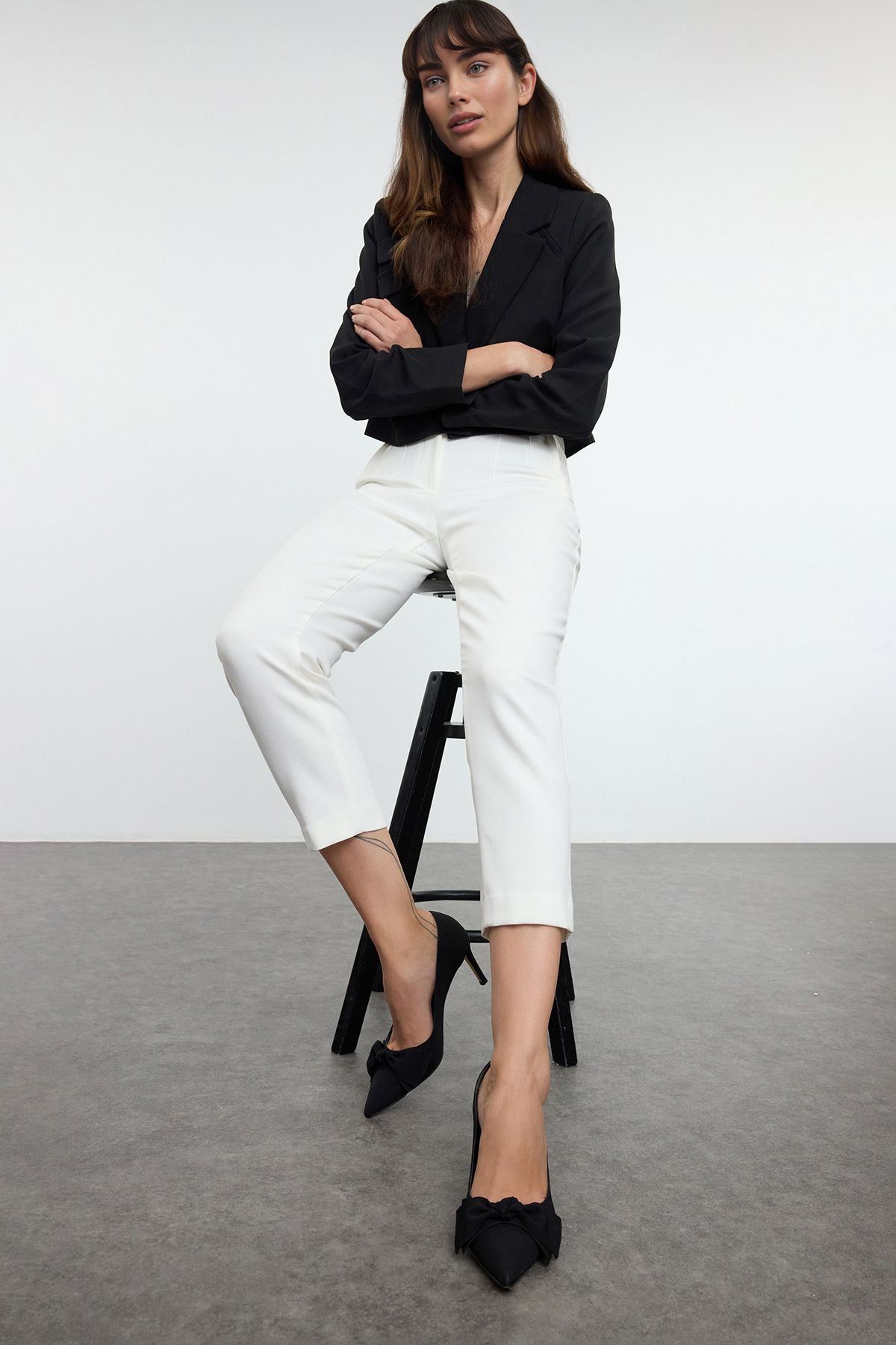 TRENDYOL SHOES-Дамски класически обувки с тънък ток с черна панделка Takaw25To00028 2