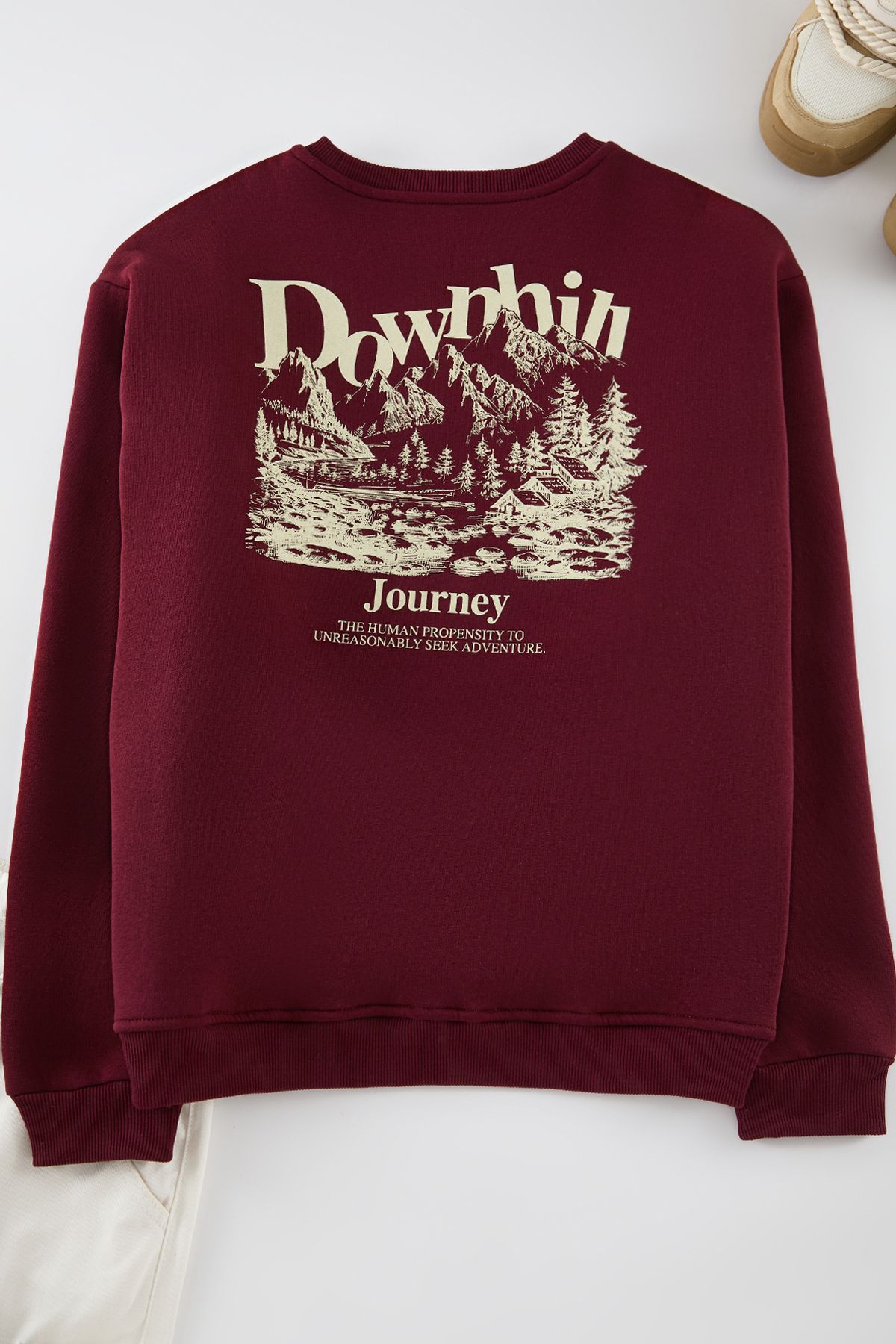Trendyol Collection-Weinrotes Oversize-Sweatshirt mit weitem Schnitt vorne, Stickerei, bedrucktem Rücken und Fleece-Innenseite TMNAW25SW00014 7