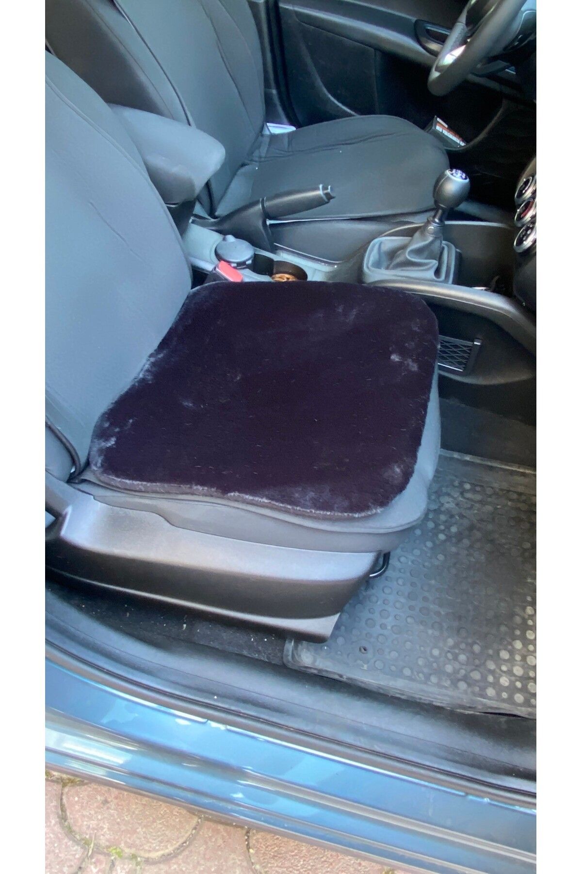 Oto Aksesuarcım Yumuşak Tüylü Peluş Serme Oto Koltuk Koruyucu Minder Ön Tekli Siyah fotoğrafı 2 (önizleme)