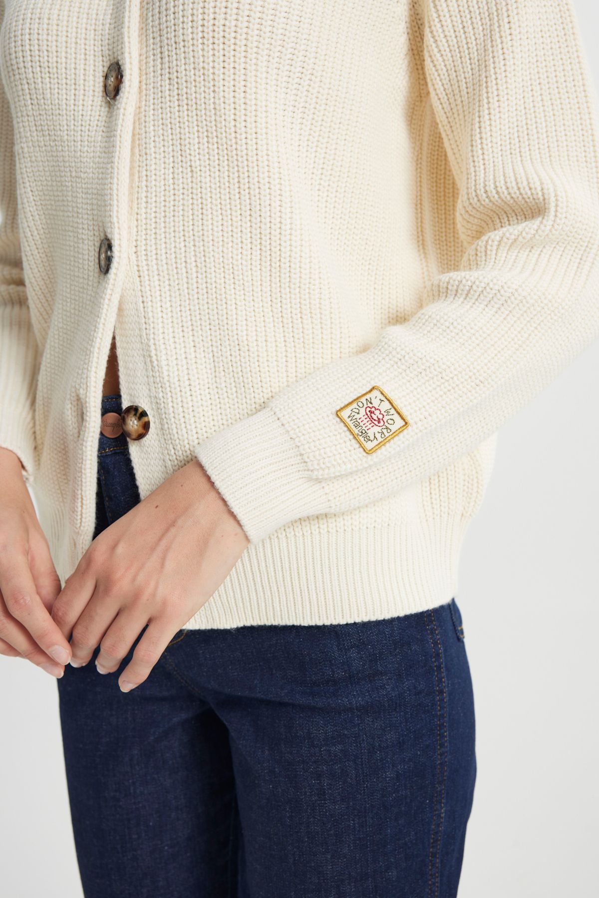 WRANGLER-Regular Fit Regular Cut Guziki Szczegółowy Młodzieżowy Uroczy Damski Sweter Kardigan Ecru Knitwear 6