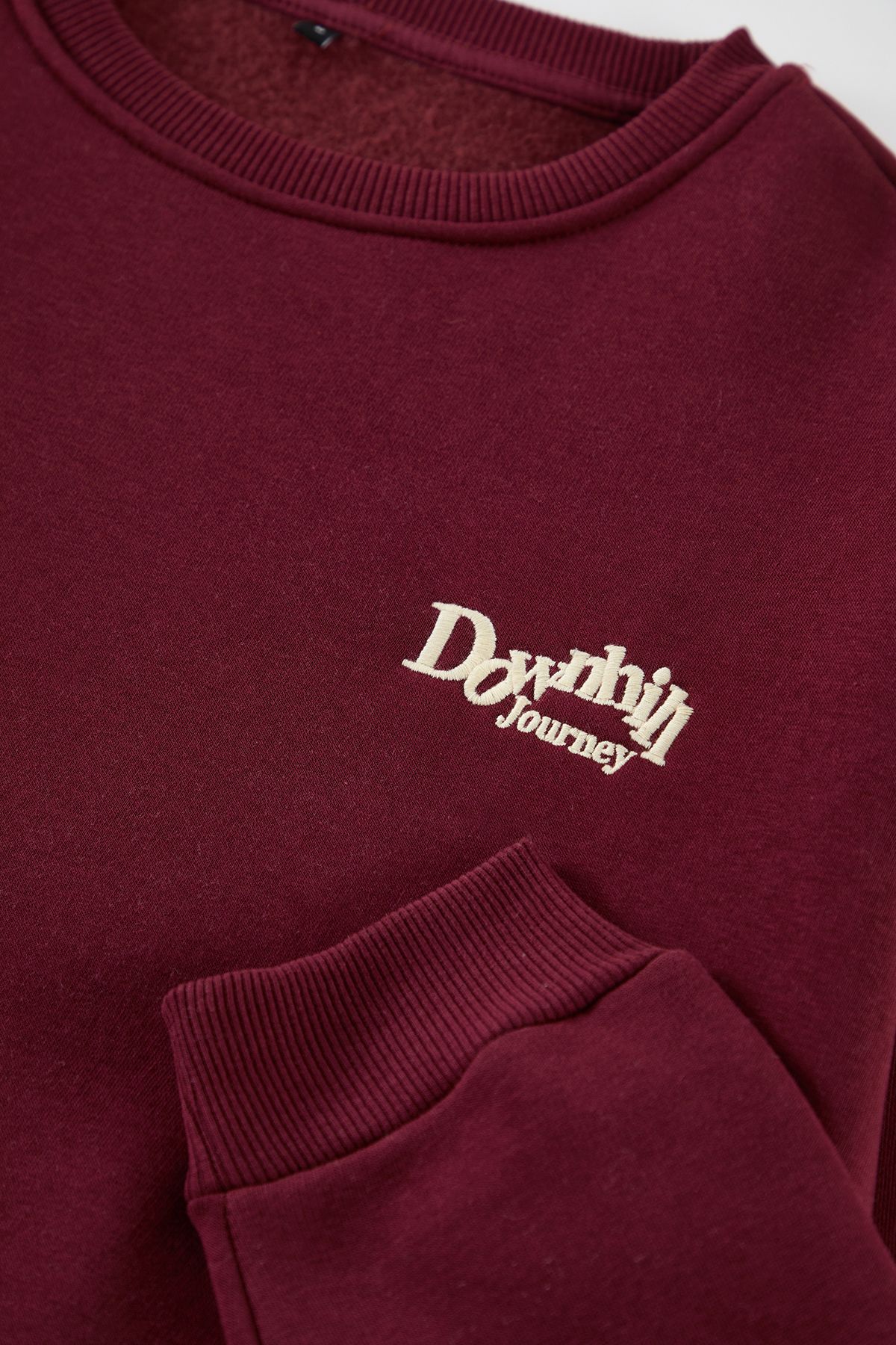 Trendyol Collection-Weinrotes Oversize-Sweatshirt mit weitem Schnitt vorne, Stickerei, bedrucktem Rücken und Fleece-Innenseite TMNAW25SW00014 8