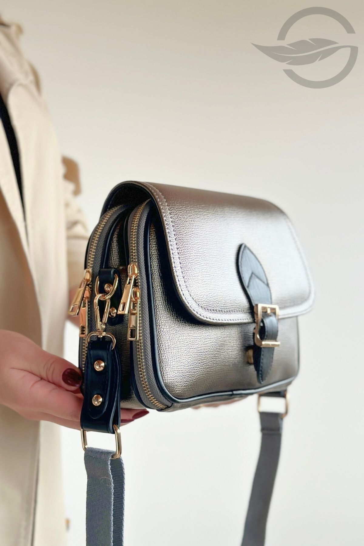 GALB LEATHER-حقيبة كتف نسائية أنيقة وعملية ومتوسطة الحجم مع غطاء متعدد الأقسام 7