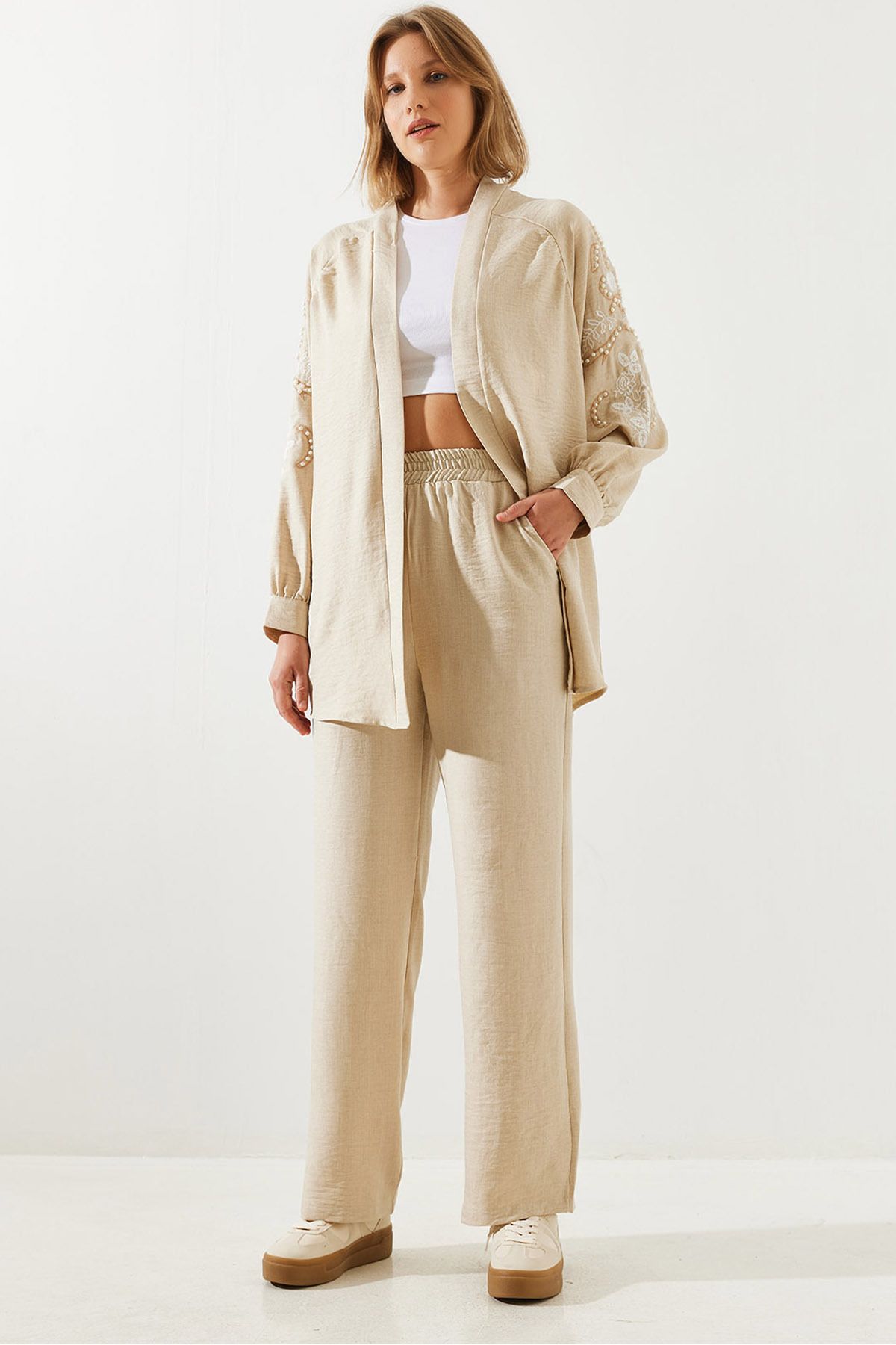 Bianco Lucci طقم نسائي من الكتان بتفاصيل مطرزة من الأعلى إلى الأعلى MBMS017 60501017