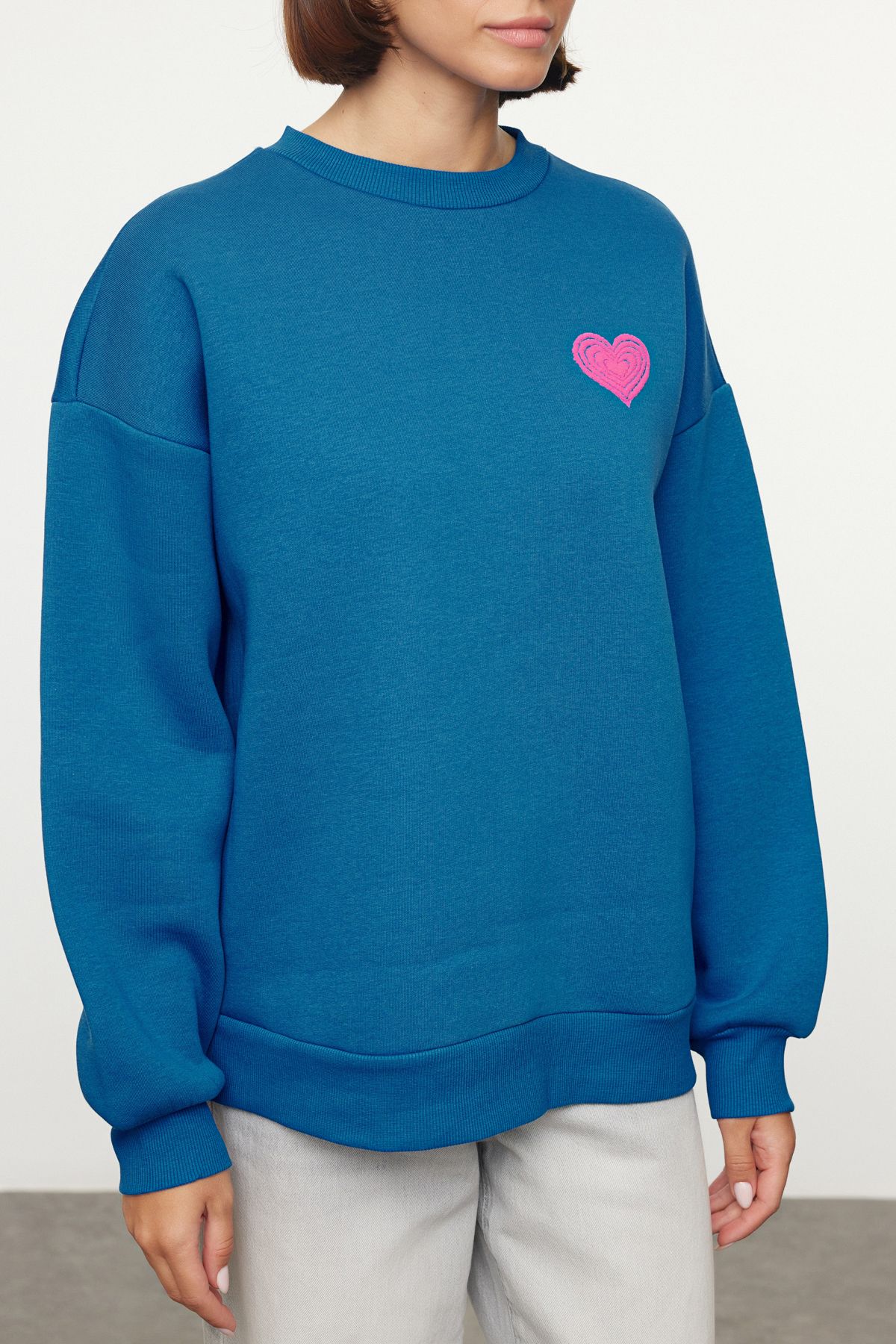 Trendyol Collection-Fleece Saks Oversize Sweatshirt - Prägedruck auf Brust und Rücken, dicke Innenseite Twoaw24Sw00226 3