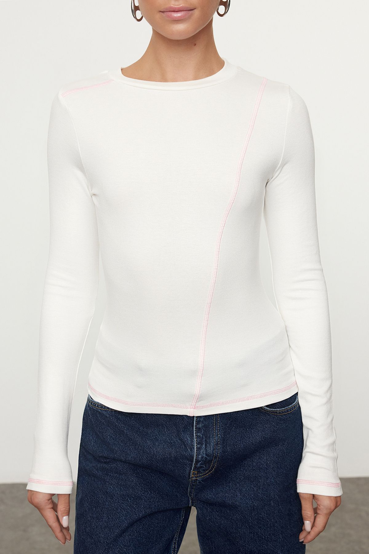 Trendyol Collection-Ecru Flexible Strickbluse – Rundhalsausschnitt, Kinderbett-Nähte, figurbetont TWOAW25BZ00228 3