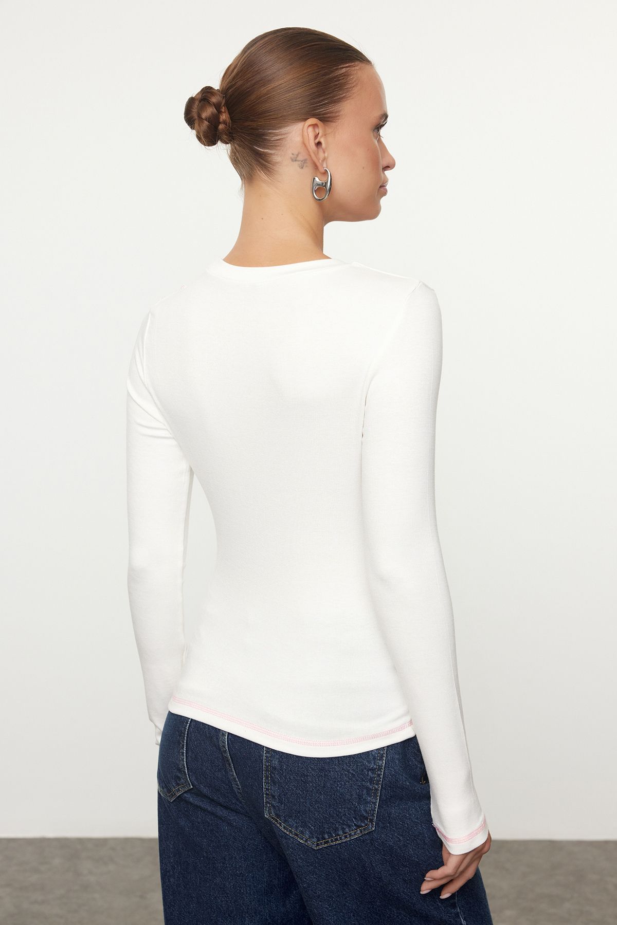Trendyol Collection-Ecru Flexible Strickbluse – Rundhalsausschnitt, Kinderbett-Nähte, figurbetont TWOAW25BZ00228 5