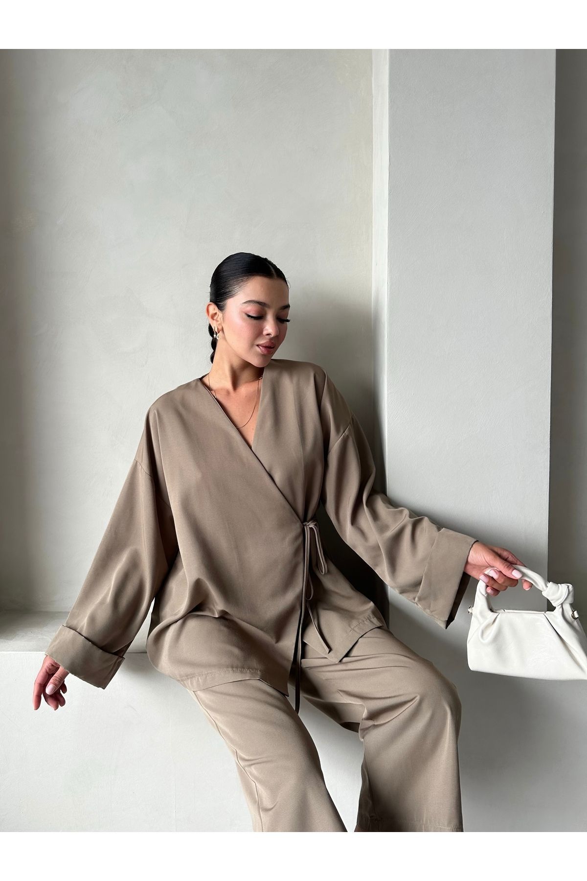 Laluvia-Spodnie Khaki Lisa z sznurowaniem po bokach - 033 7
