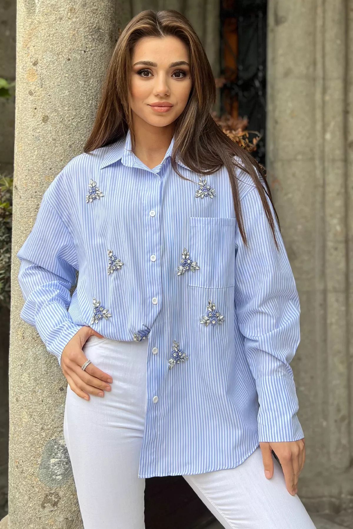 GÜLSELİ-Cămașă de damă cu dungi albastre și albe cu model floral 1