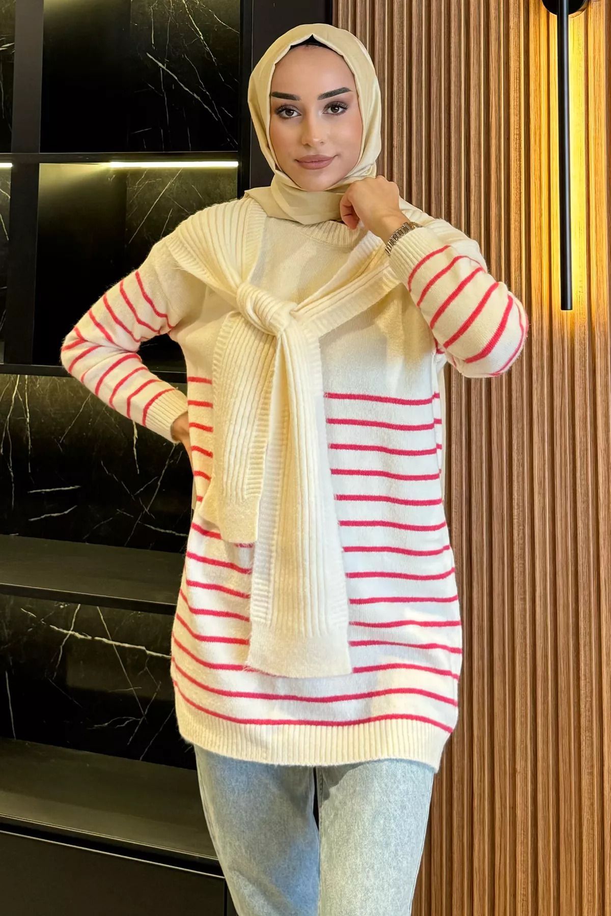 julude-Pulover din tricotaje Hijab - cremfuge, decolteu, model dungi și detaliu eșarfă 2