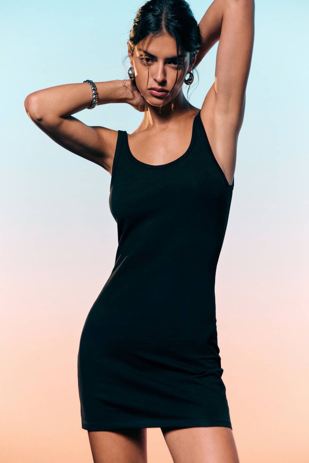 robe courte et ajustée dos nu