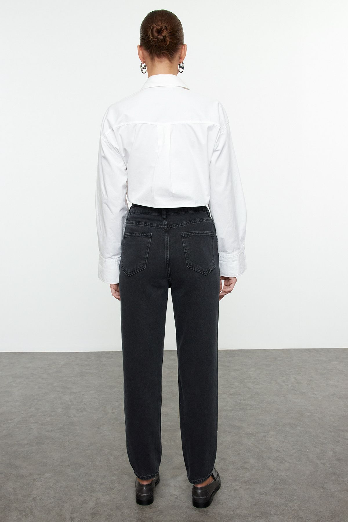 Trendyol Collection-Schwarze, juwelenbesetzte Mom-Jeans mit hoher Taille TWOAW25JE00255 5