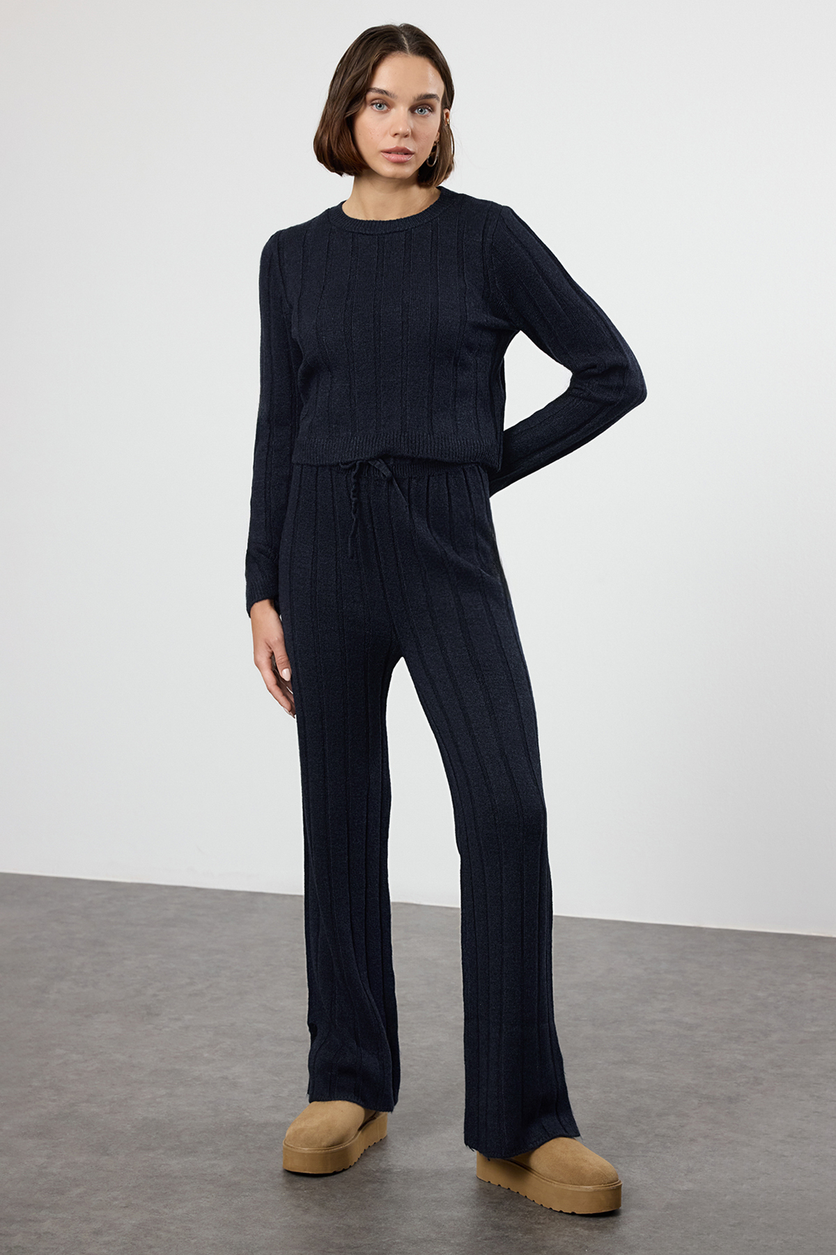 Trendyolmilla Lacivert Crop Kazak-Pantolon Triko Alt - Üst Takım TWOAW25AU00038