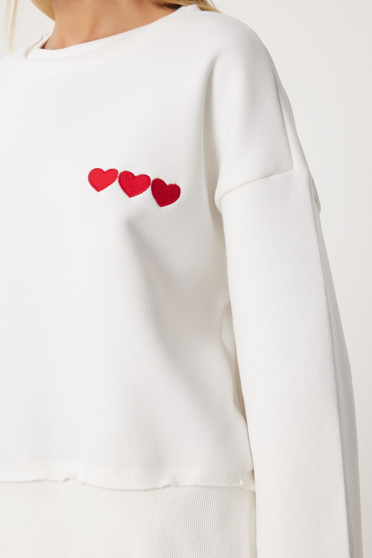 Happiness İstanbul-Ecrufarbenes Damen-Sweatshirt mit Herz-Stickerei – DP00216 5