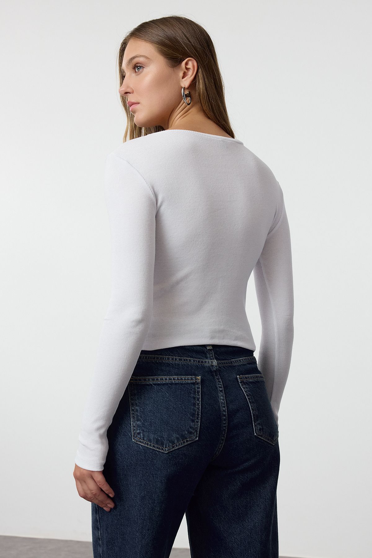Trendyol Collection-Pachet de 3 bluze tricotate cu nervuri elastice negru-alb-roșu - TWOAW25BZ00060 6