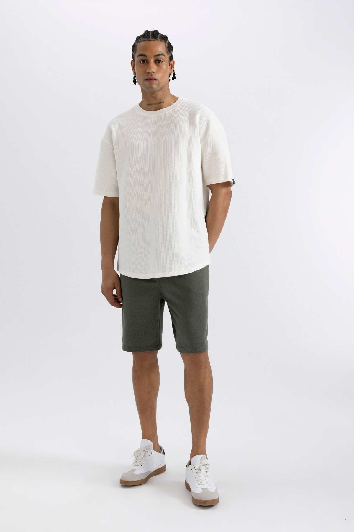 DeFacto-Slim Fit Basic Shorts with Pockets R3442Az24Sm 3